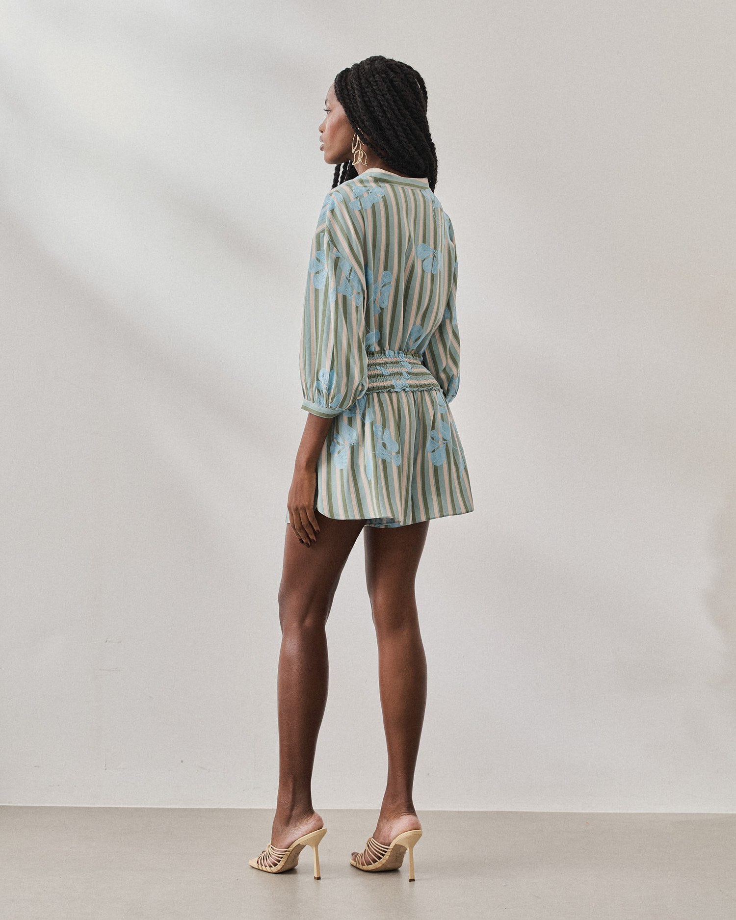 SHORTS CURTO COM LASTEX — foto 7