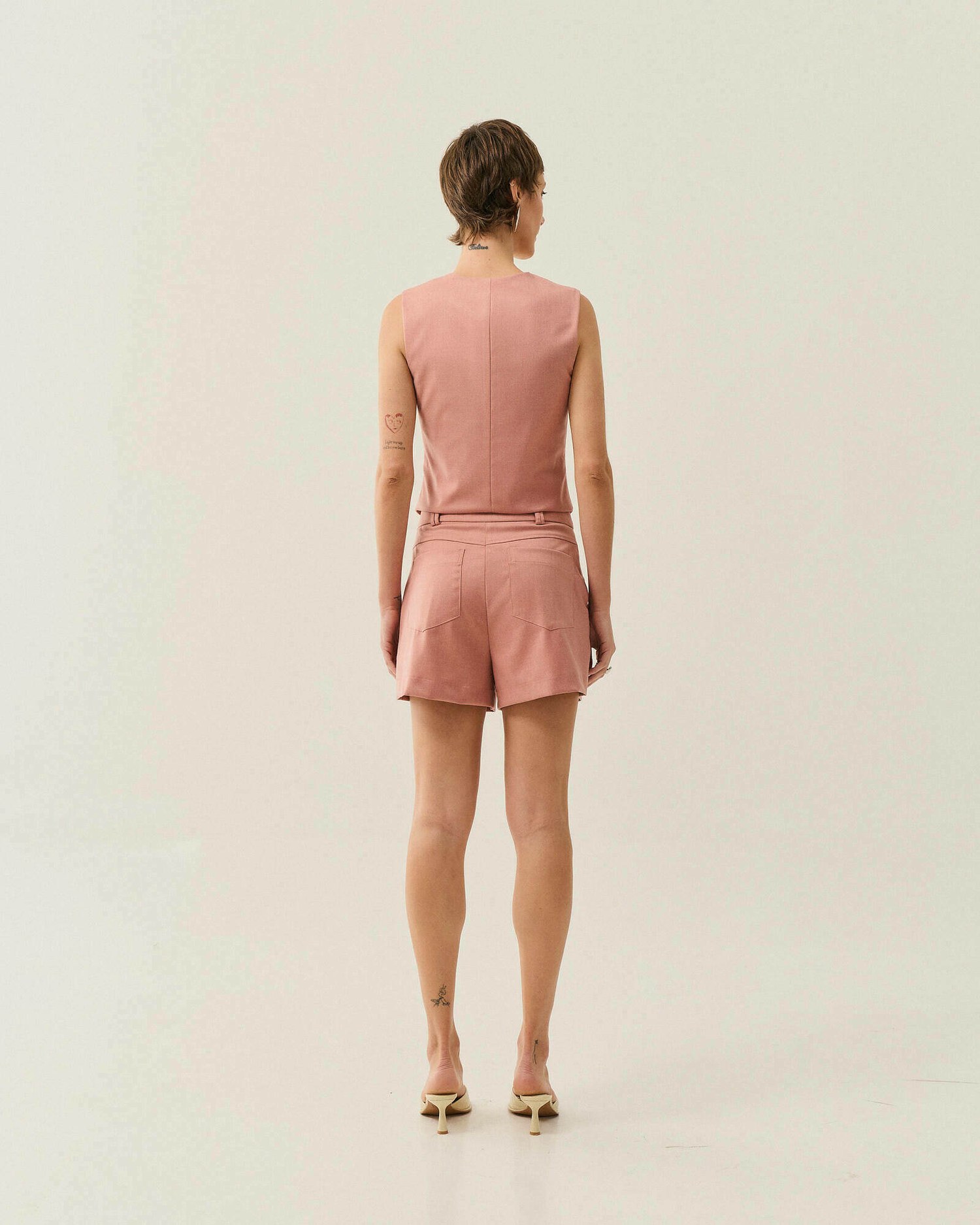 SHORTS RETO ALFAIATARIA PASSANTE DUPLO — foto 18