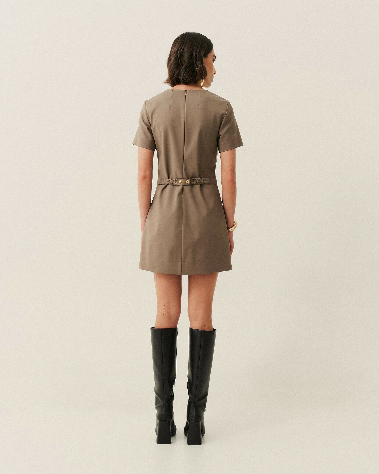 VESTIDO CURTO ALFAIATARIA COM CINTO (PROMO) — foto 4