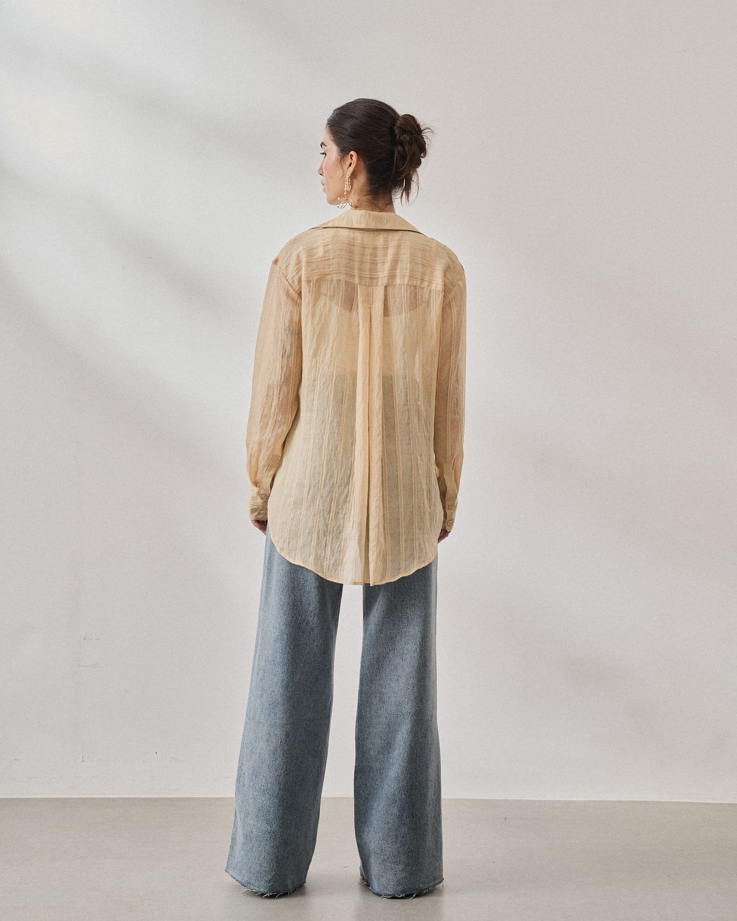 BLUSA TRANSPARENTE LISTRADA COM AMARRACAO — foto 11