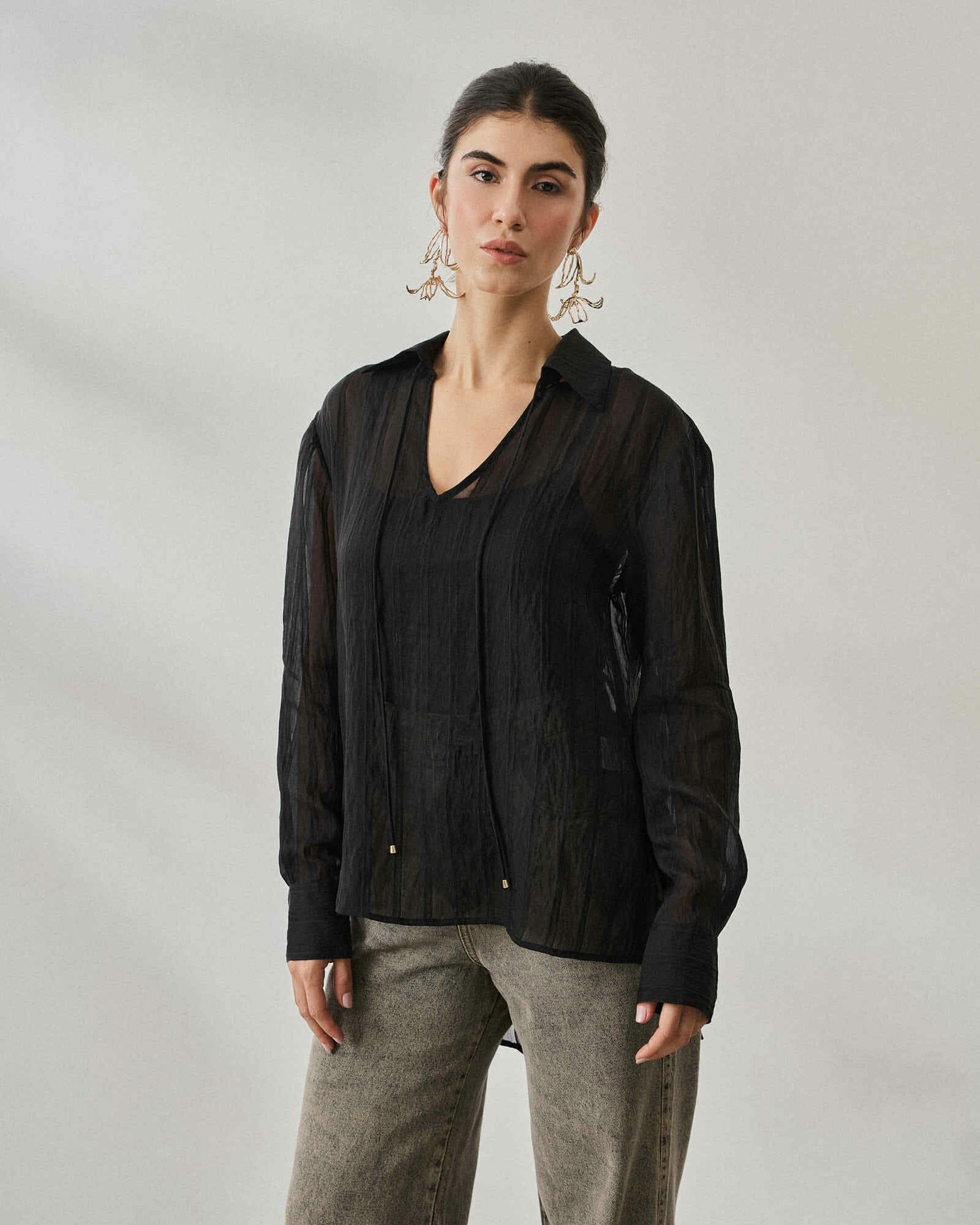 BLUSA TRANSPARENTE LISTRADA COM AMARRACAO — foto 16
