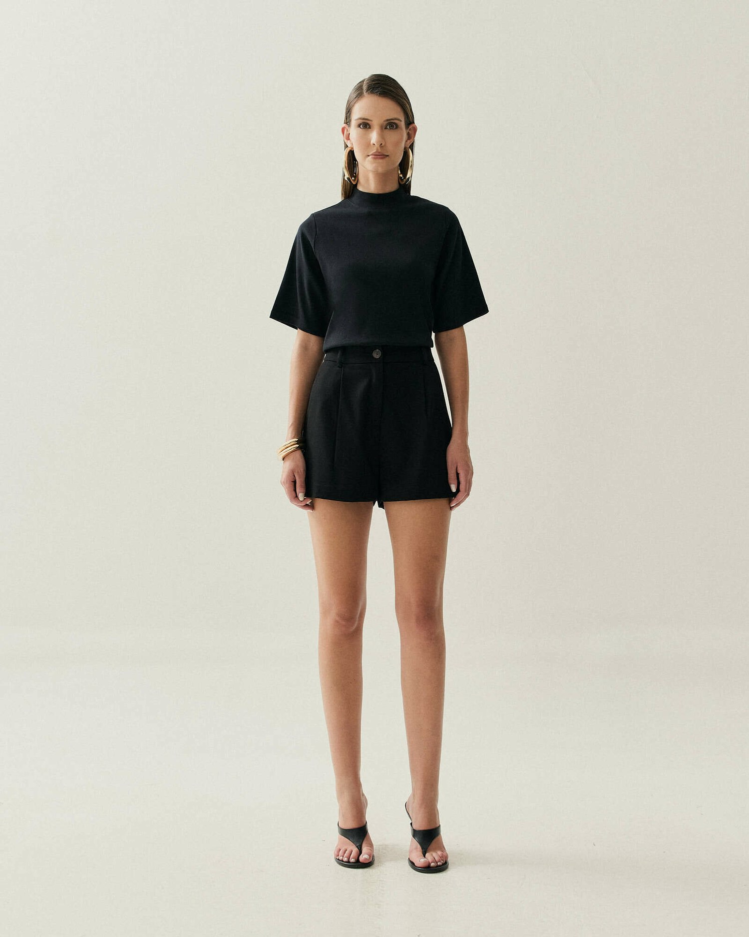 SHORTS CURTO ALFAIATARIA COM PREGAS — foto 16