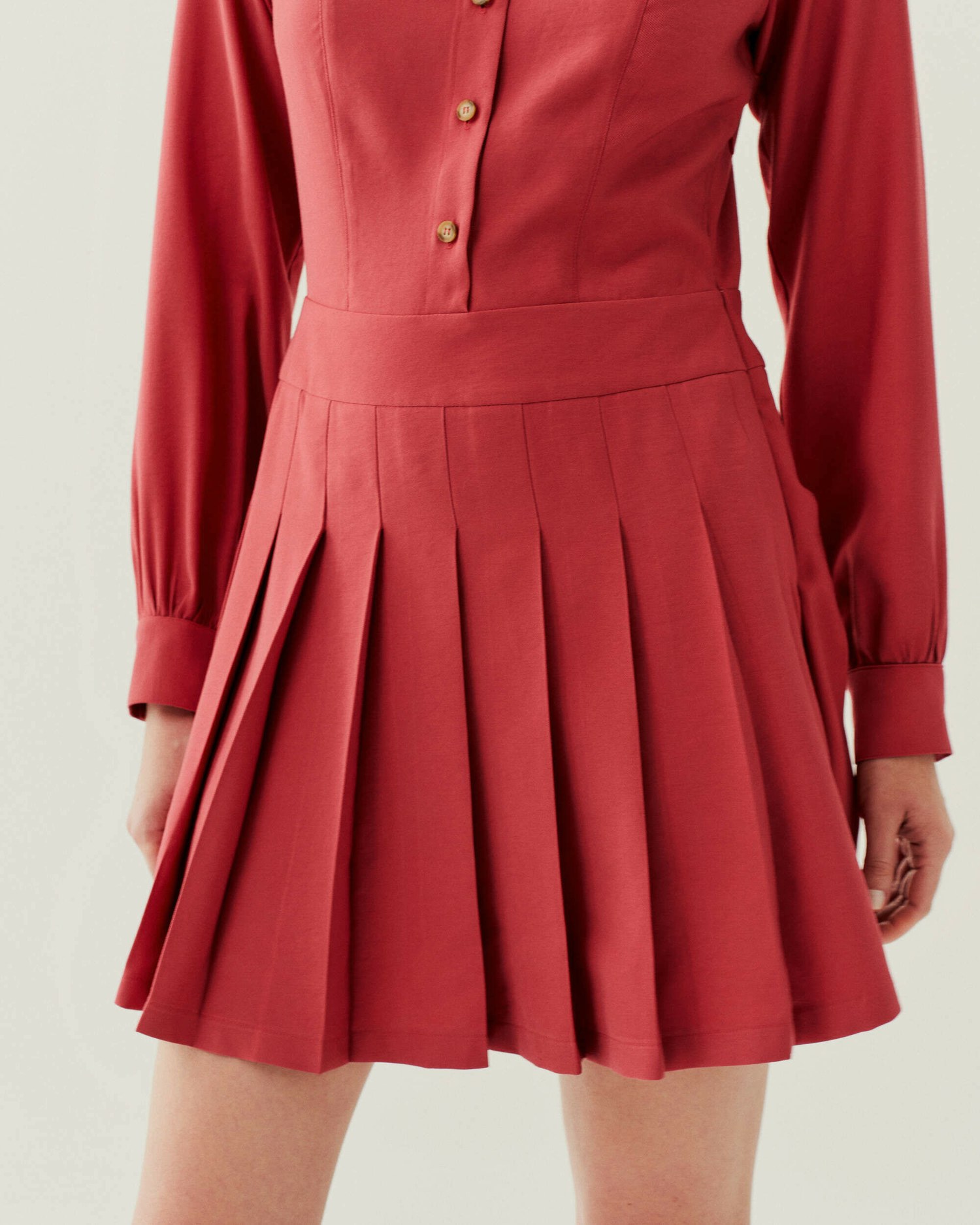 VESTIDO CURTO SAIA PLISSADA — foto 9