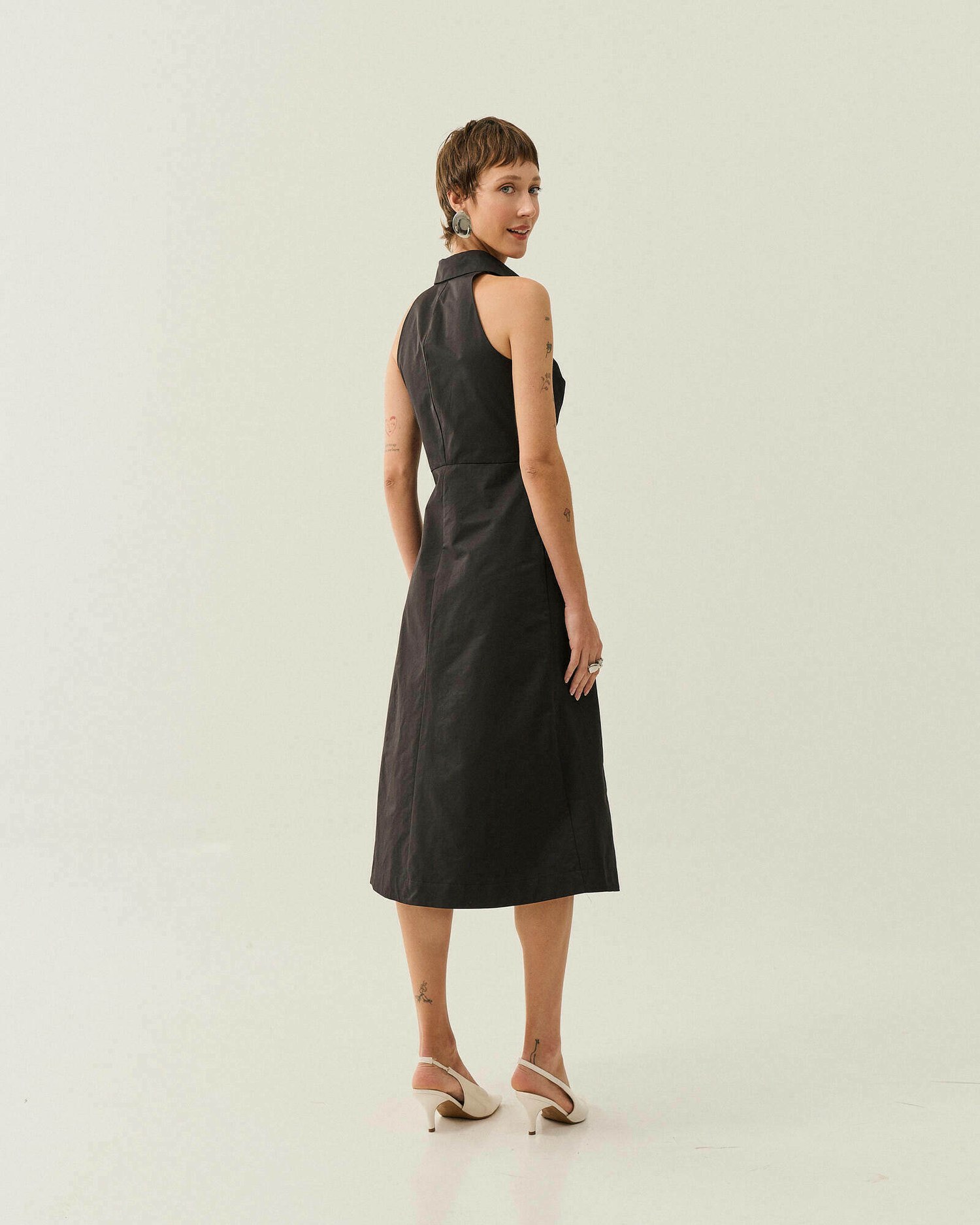 VESTIDO MIDI ALFAIATARIA ESTRUTURADO — foto 2