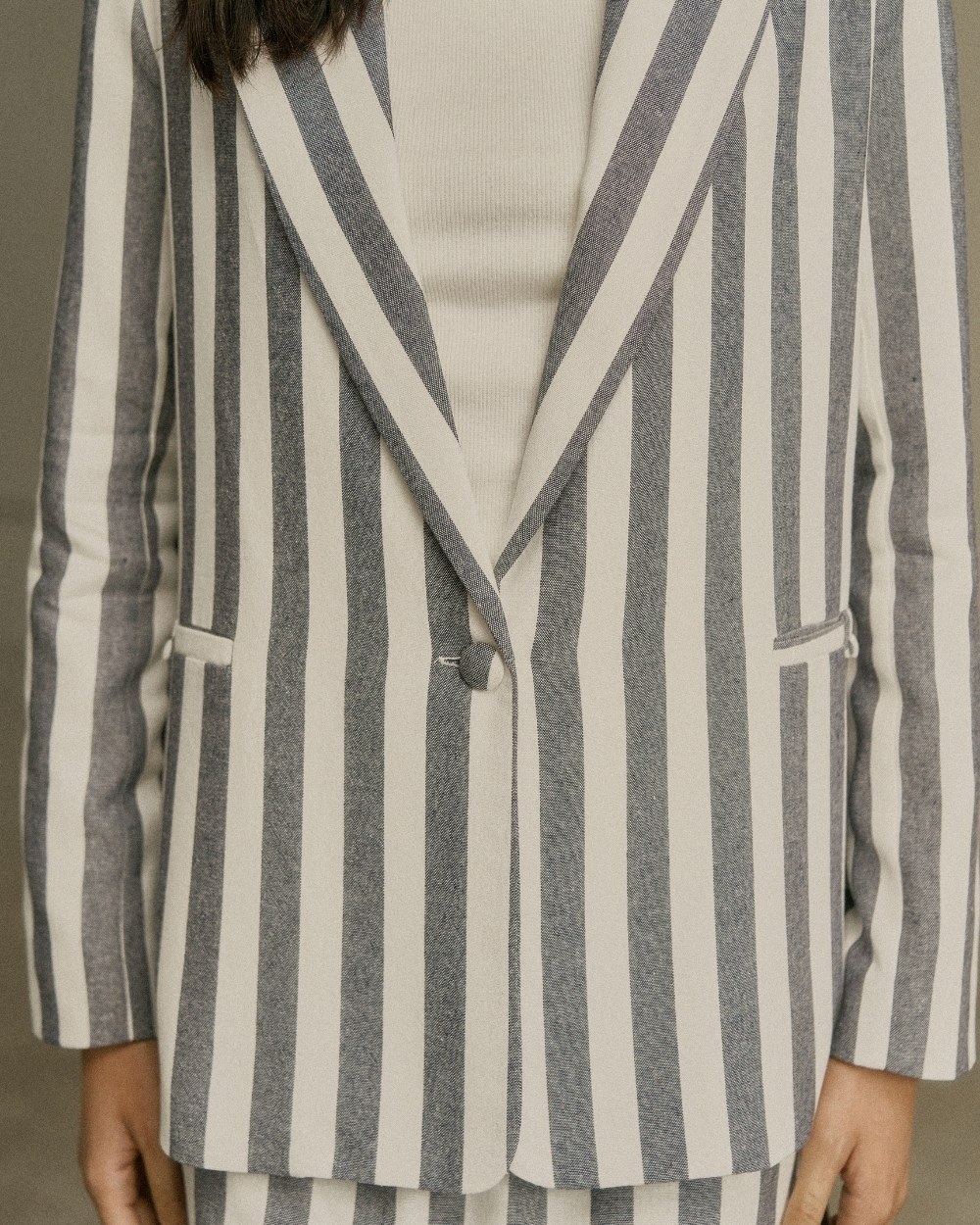 BLAZER LISTRAS ALONGADO — foto 7