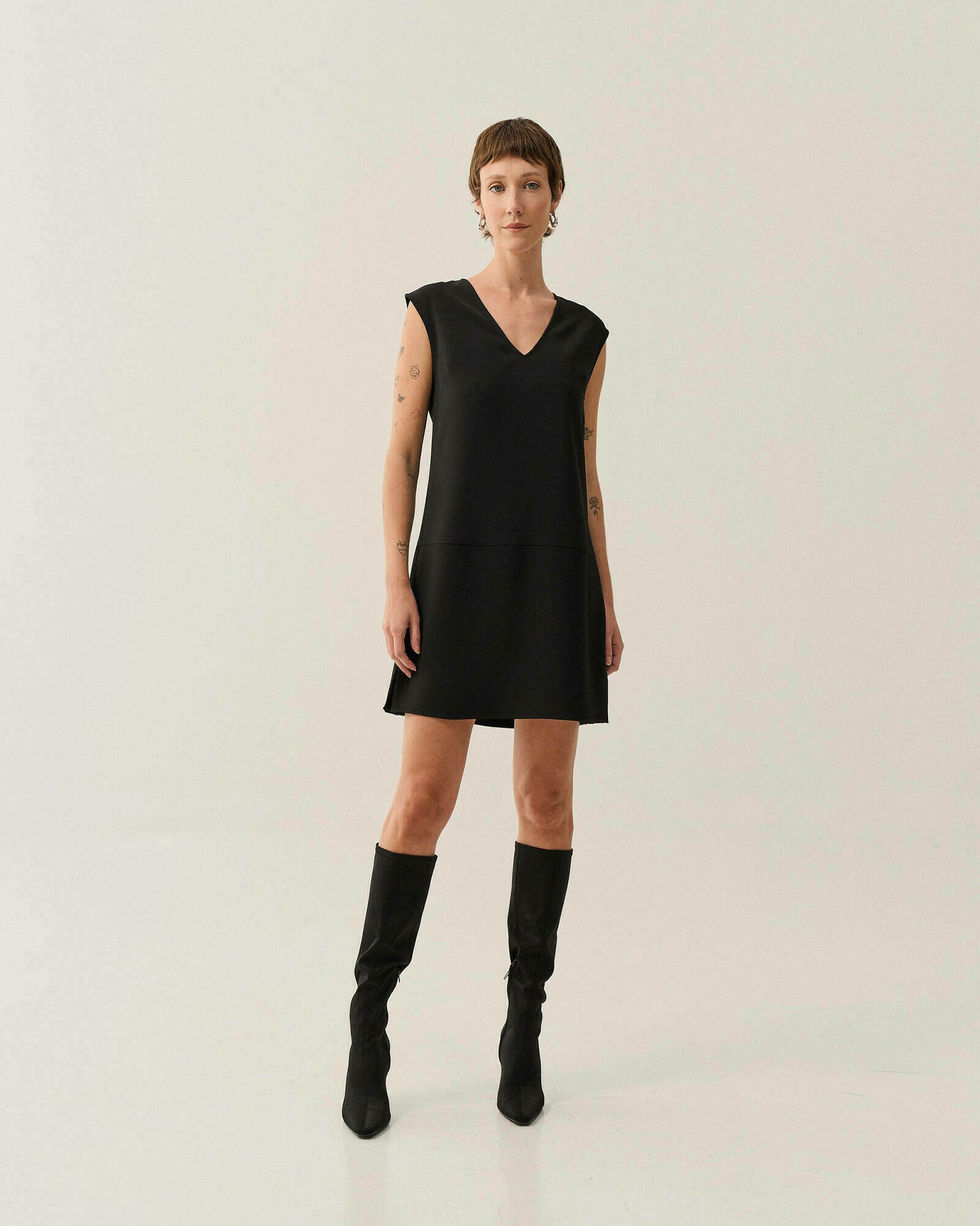 VESTIDO CURTO DETALHE PLISSADO (PROMO) — foto 17