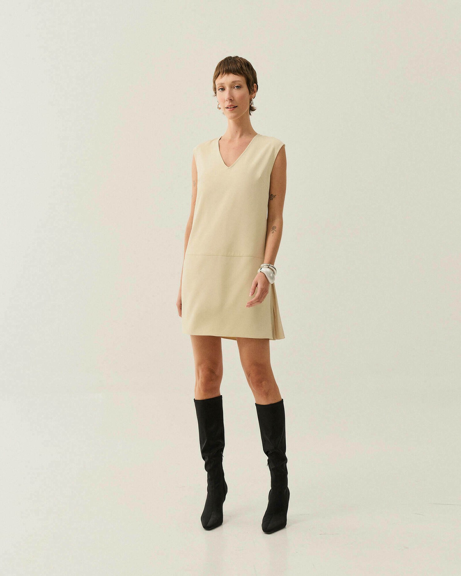 VESTIDO CURTO DETALHE PLISSADO (PROMO) — foto 7