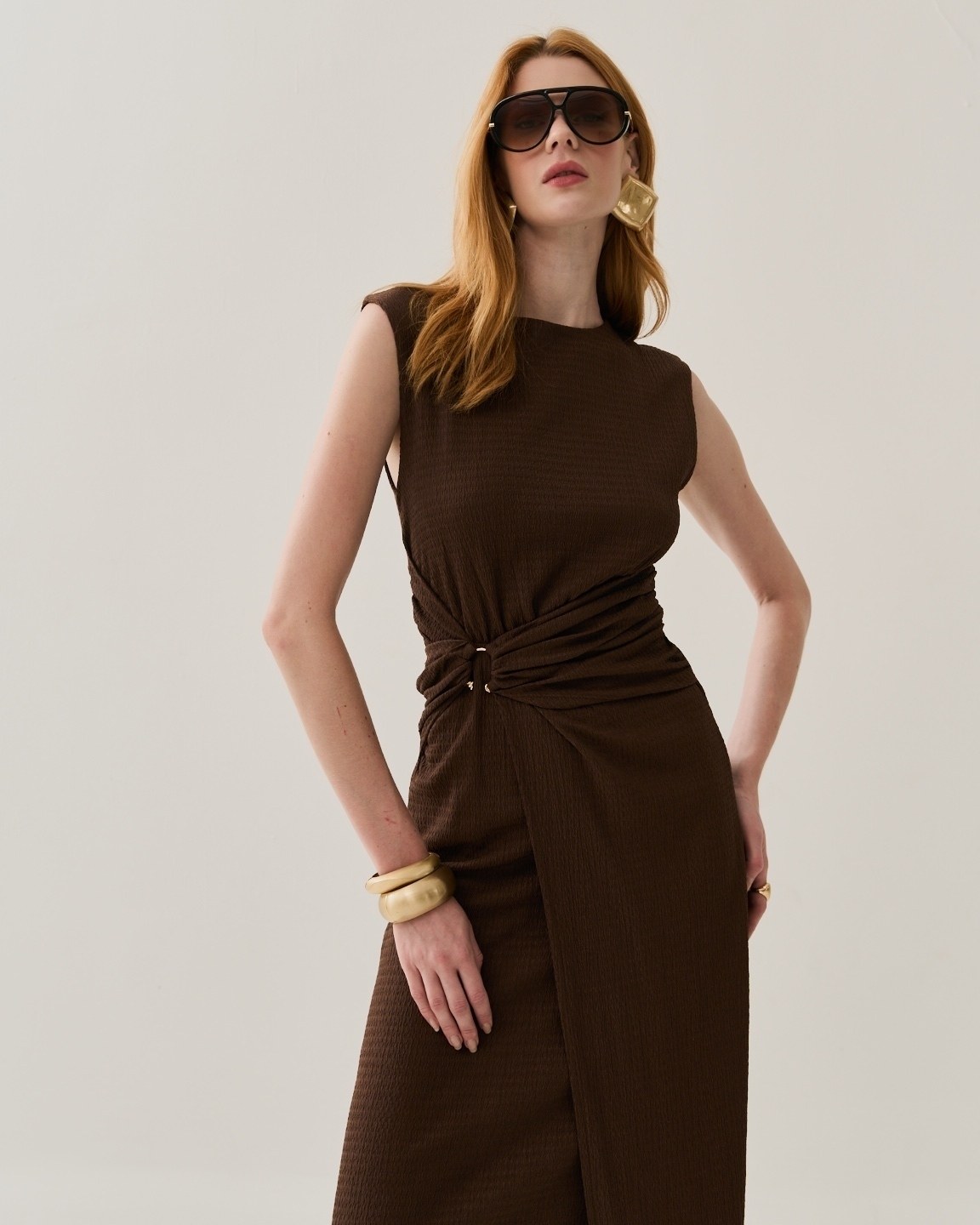 VESTIDO MIDI FRANZIDO LATERAL — foto 18