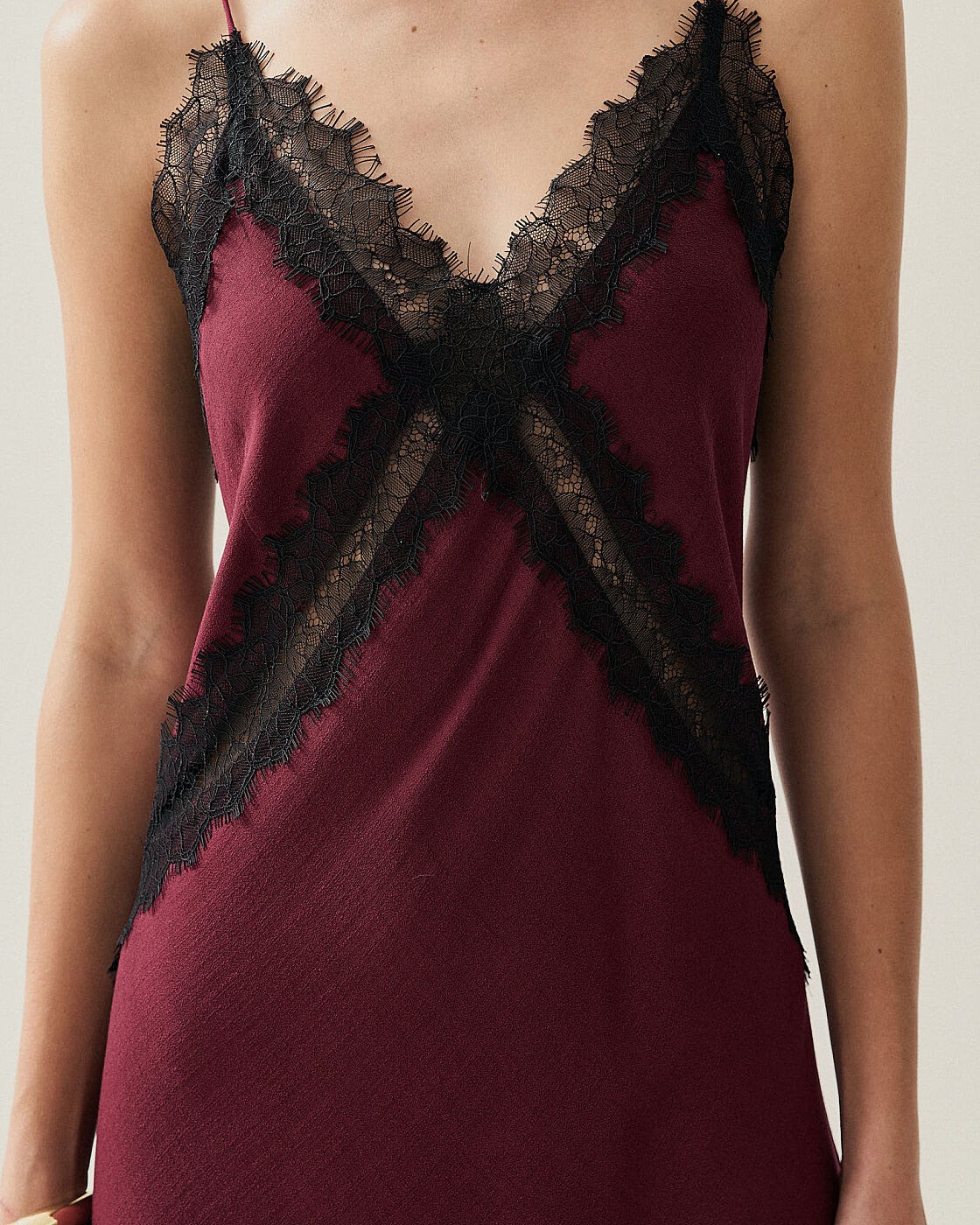 VESTIDO SLIP DRESS COM RENDA — foto 14