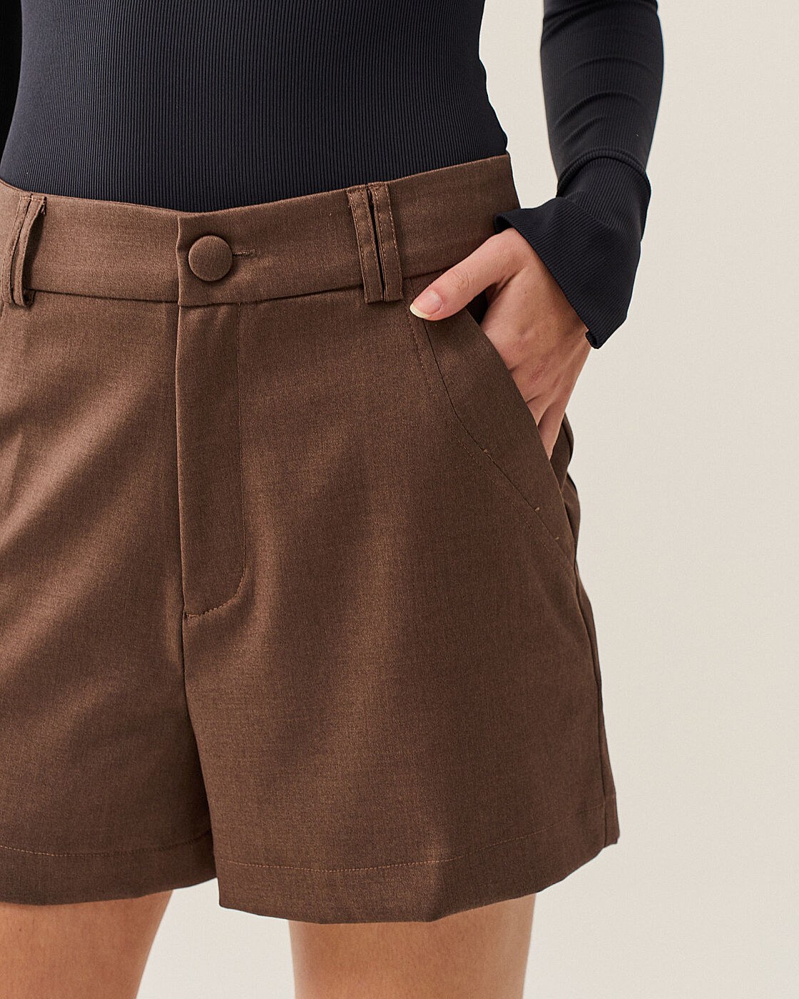 SHORTS RETO ALFAIATARIA PASSANTE DUPLO — foto 14