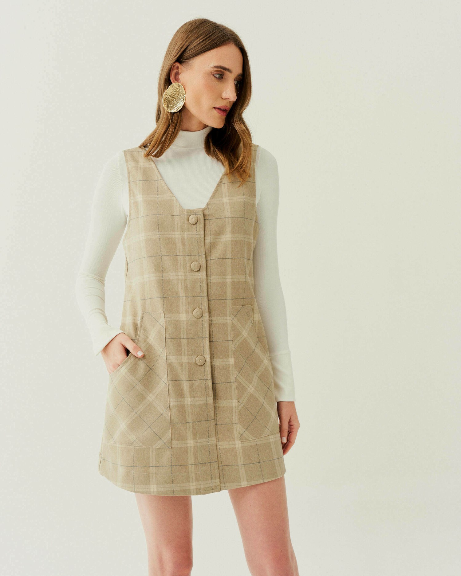 VESTIDO CURTO XADREZ COM BOLSOS — foto 12