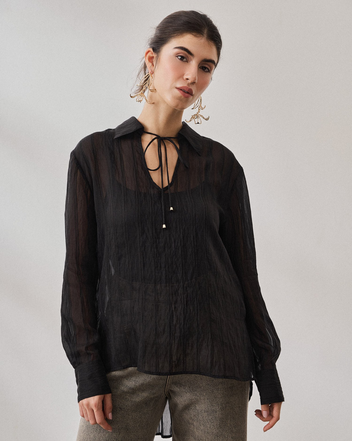 BLUSA TRANSPARENTE LISTRADA COM AMARRACAO — foto 13