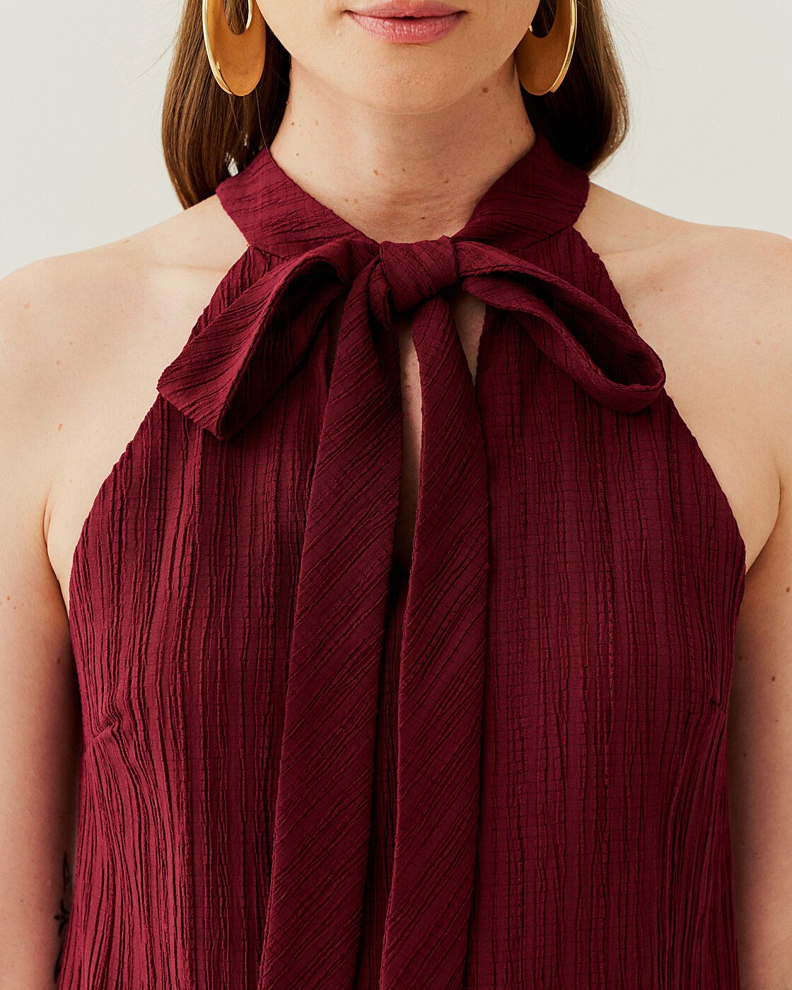 REGATA DECOTE HALTER TEXTURIZADA — foto 8