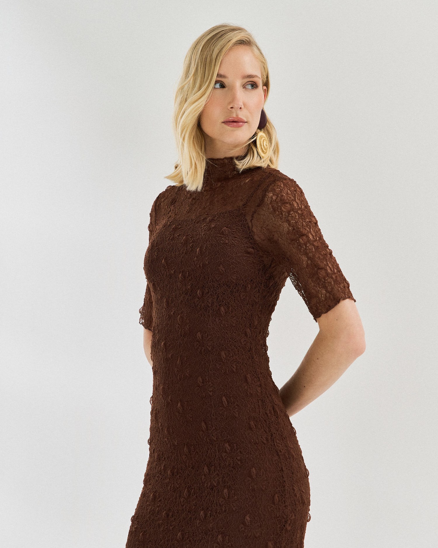 VESTIDO RENDA GOLA ALTA — foto 16