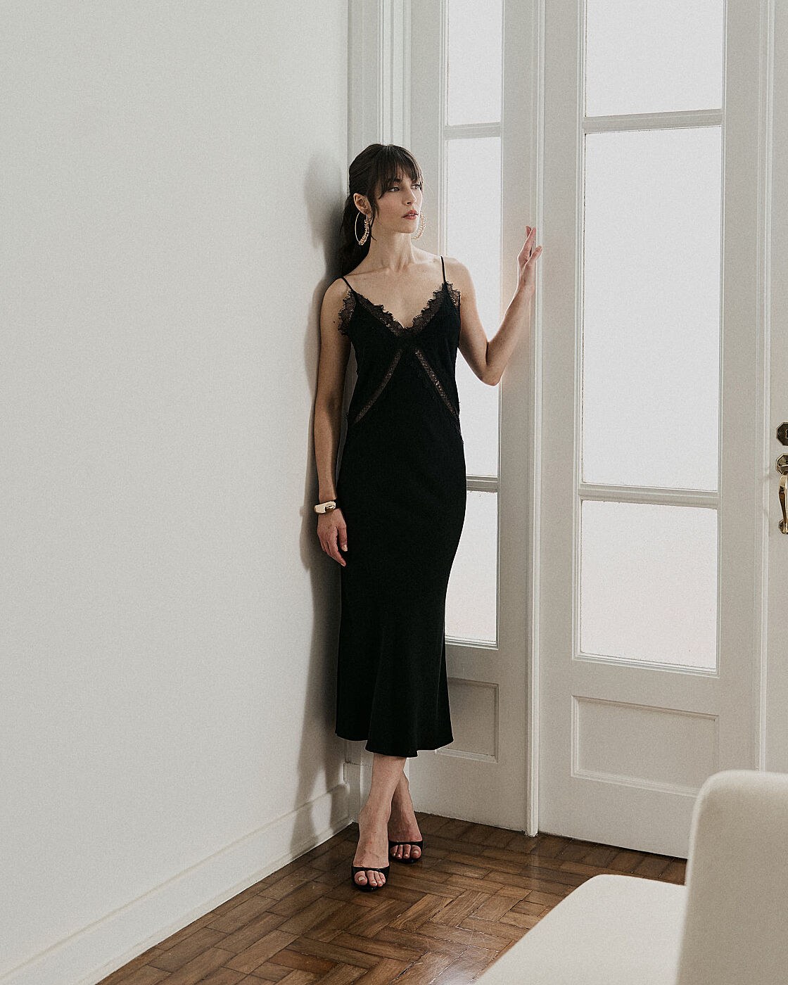 VESTIDO SLIP DRESS COM RENDA — foto 4