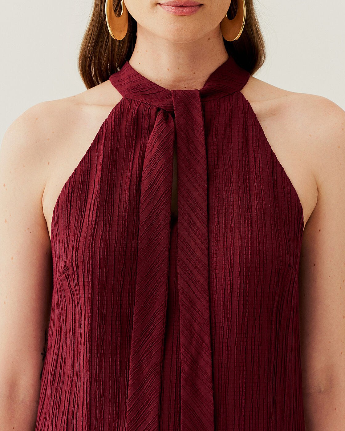 REGATA DECOTE HALTER TEXTURIZADA — foto 27