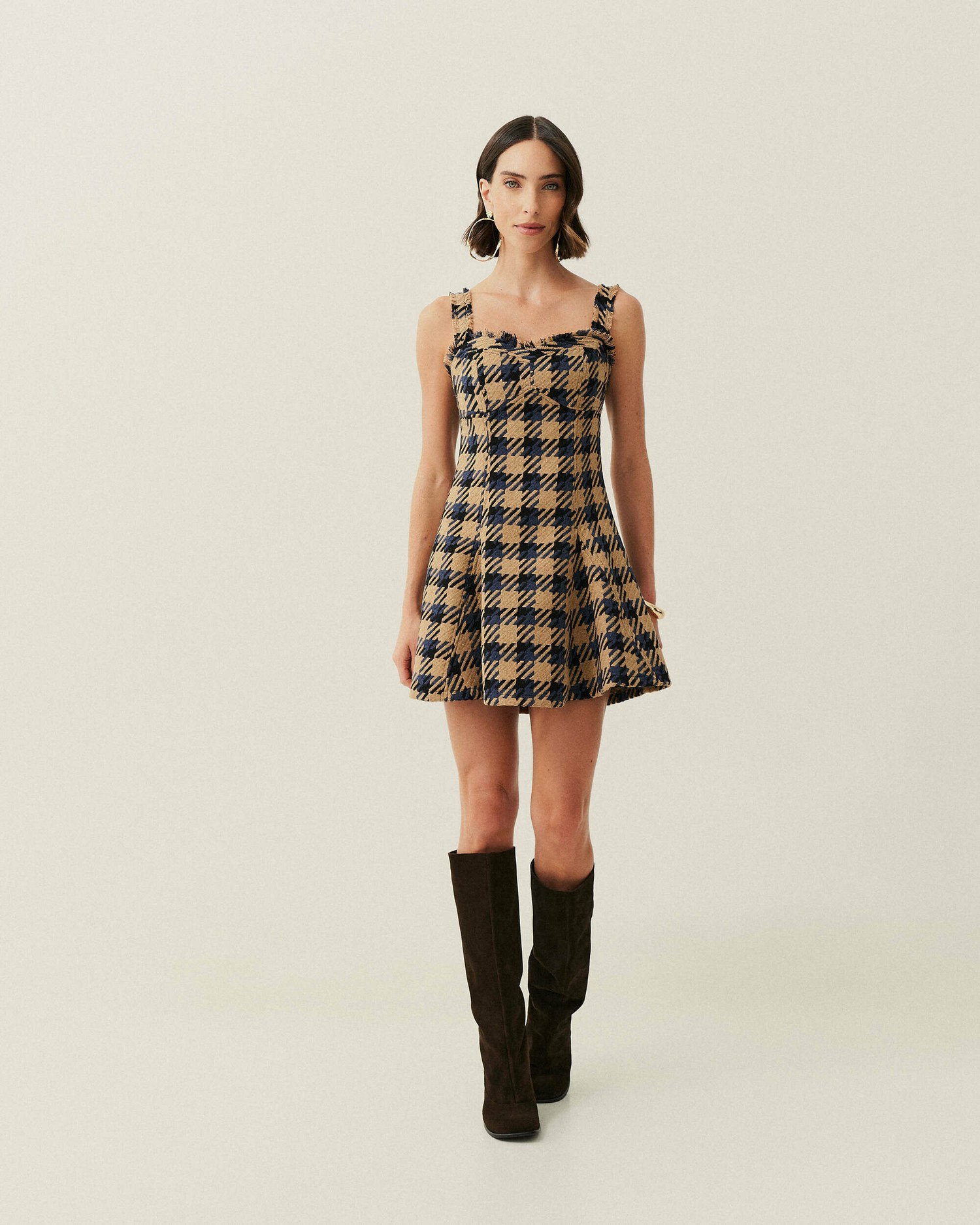 VESTIDO CURTO TWEED EVASE (PROMO) — foto 7