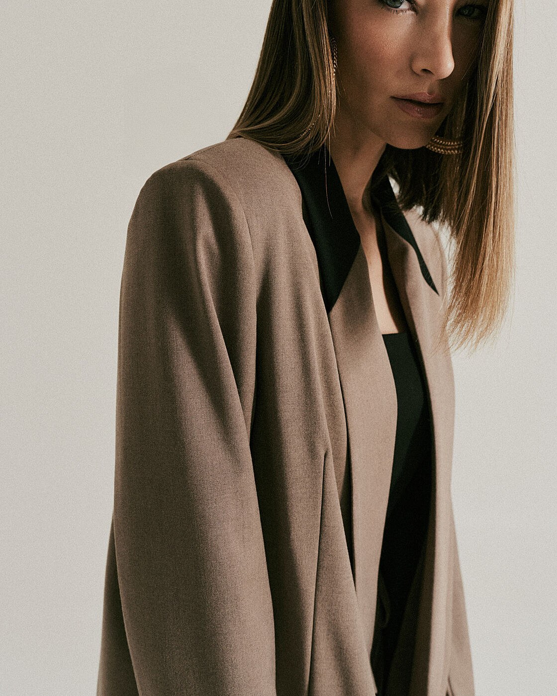 BLAZER ALFAIATARIA DETALHE BICOLOR — foto 6