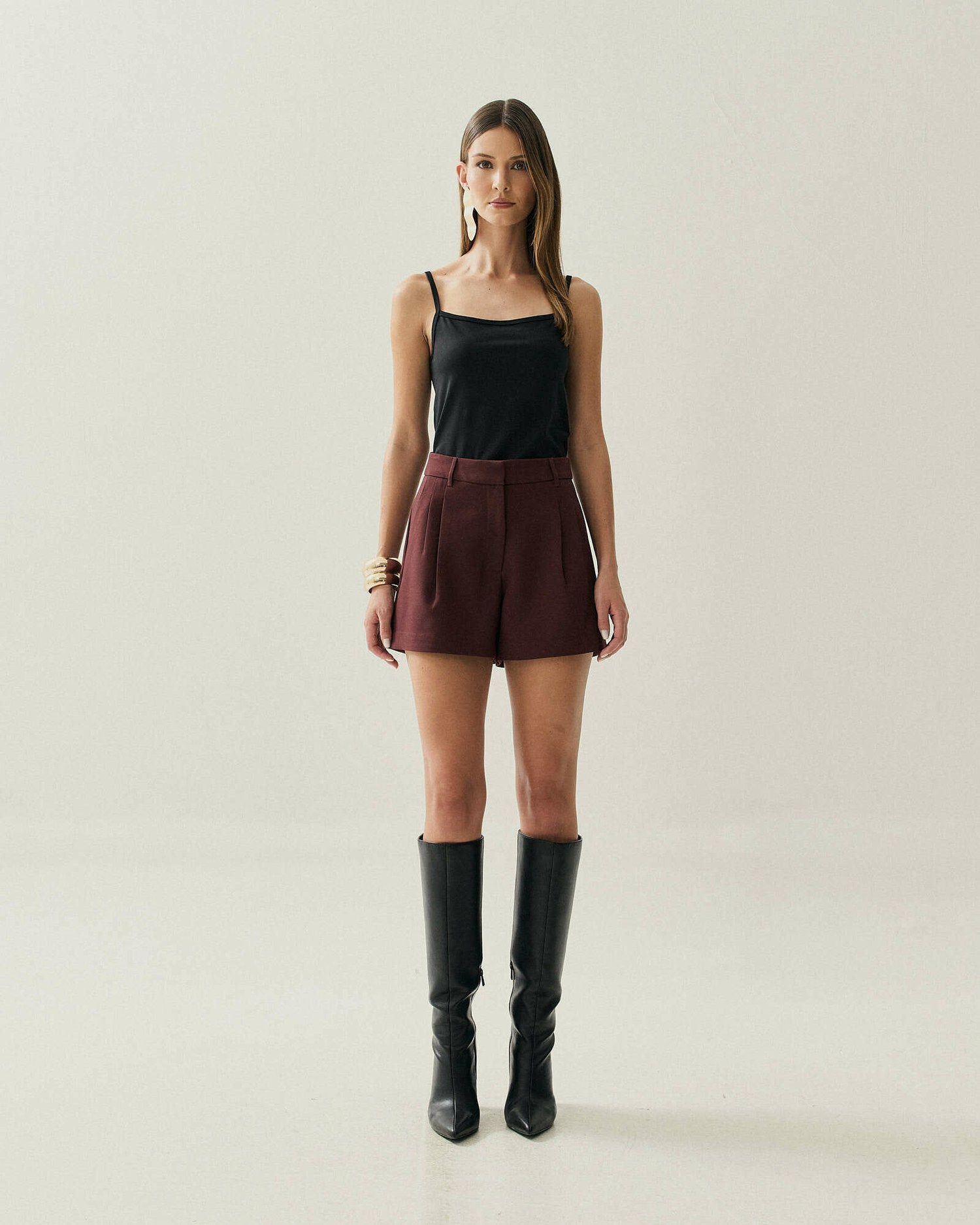 SHORTS ALFAIATARIA COM PREGAS — foto 17