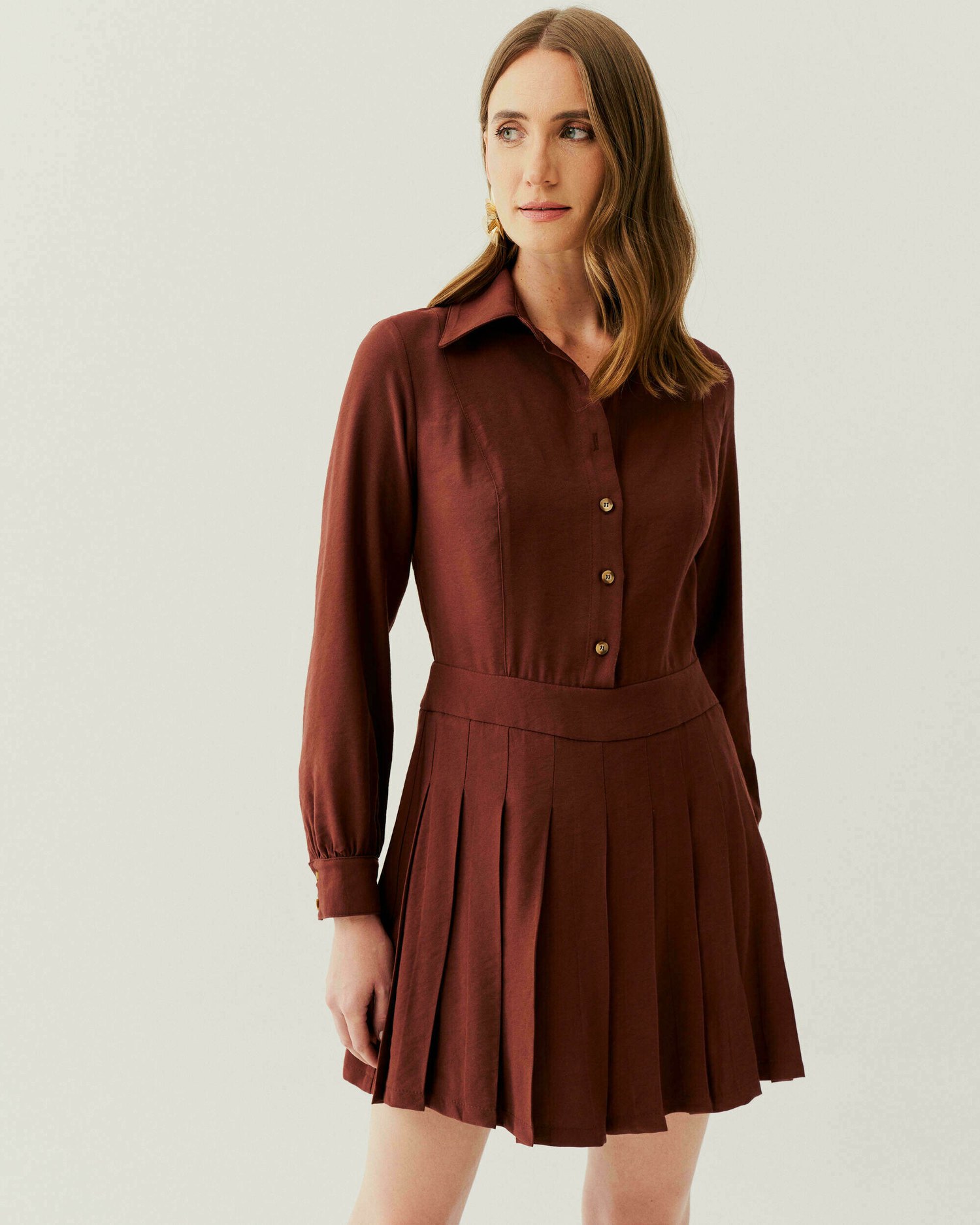 VESTIDO CURTO SAIA PLISSADA — foto 2