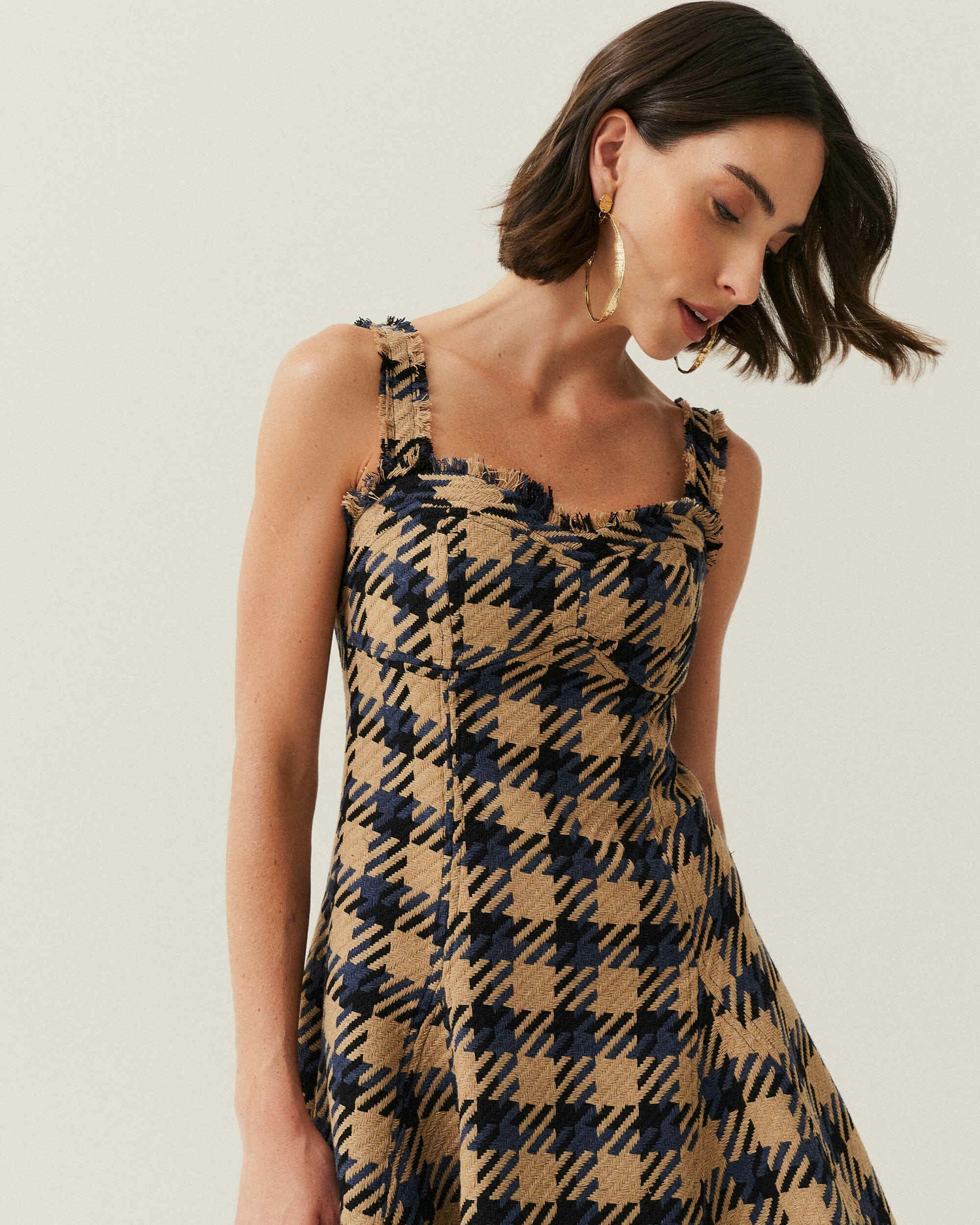 VESTIDO CURTO TWEED EVASE (PROMO) — foto 9