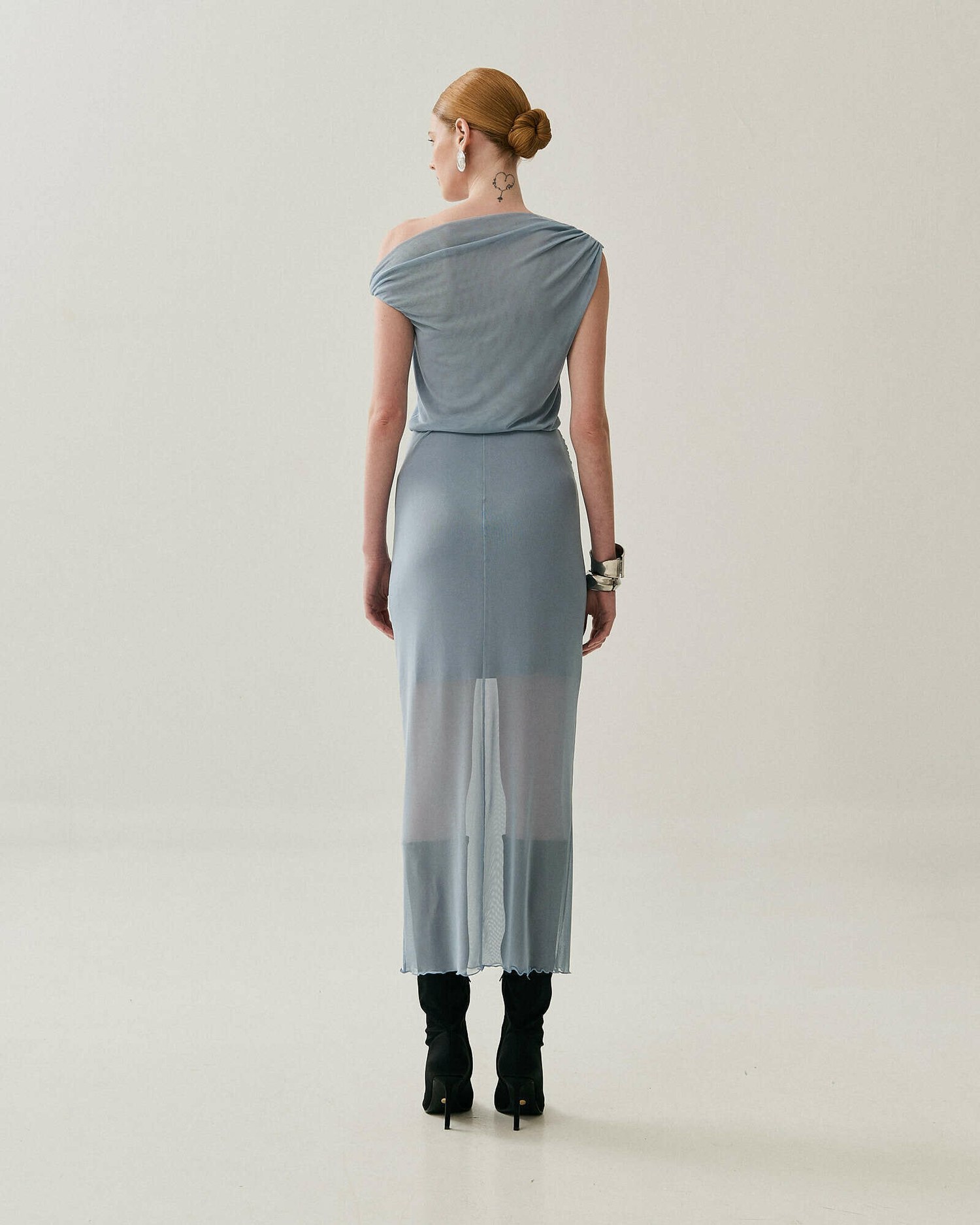 VESTIDO MIDI TORCAO OMBRO — foto 14