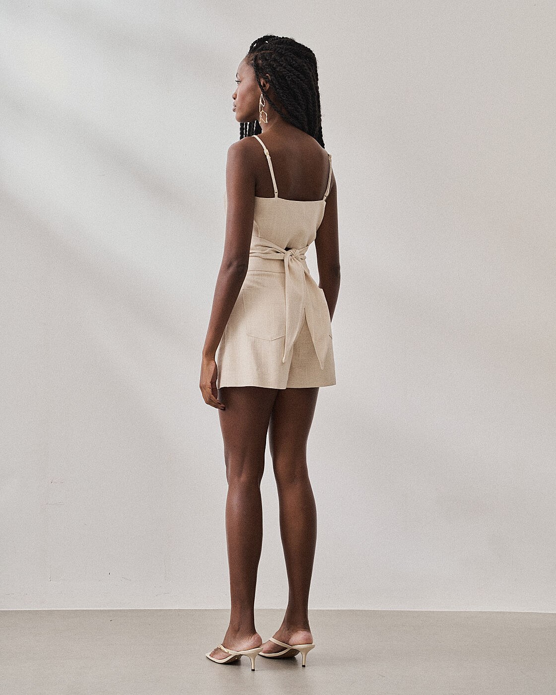 SHORTS DE LINHO BOTAO FORRADO — foto 3