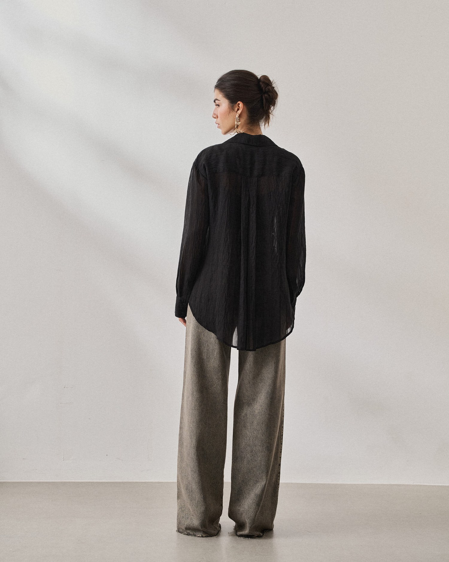 BLUSA TRANSPARENTE LISTRADA COM AMARRACAO — foto 15