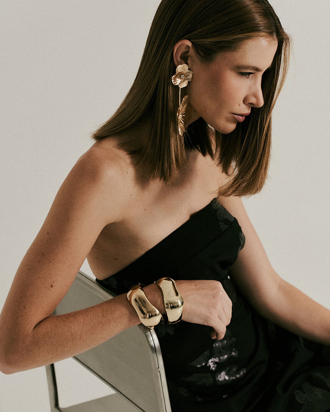 VESTIDO MIDI CLASSICO COM PAETE — foto 19