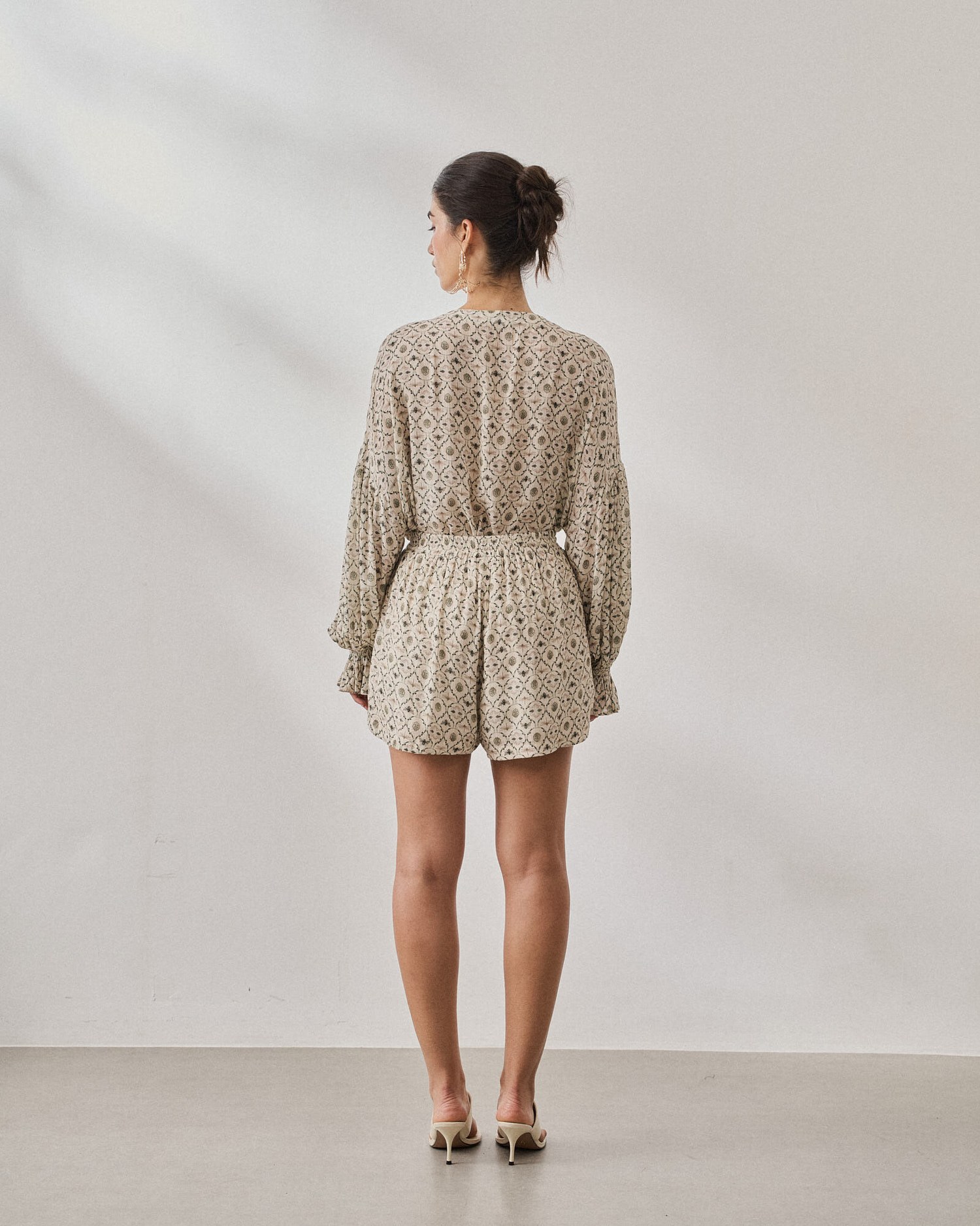 SHORTS ESTAMPADO COS ELASTICO — foto 3