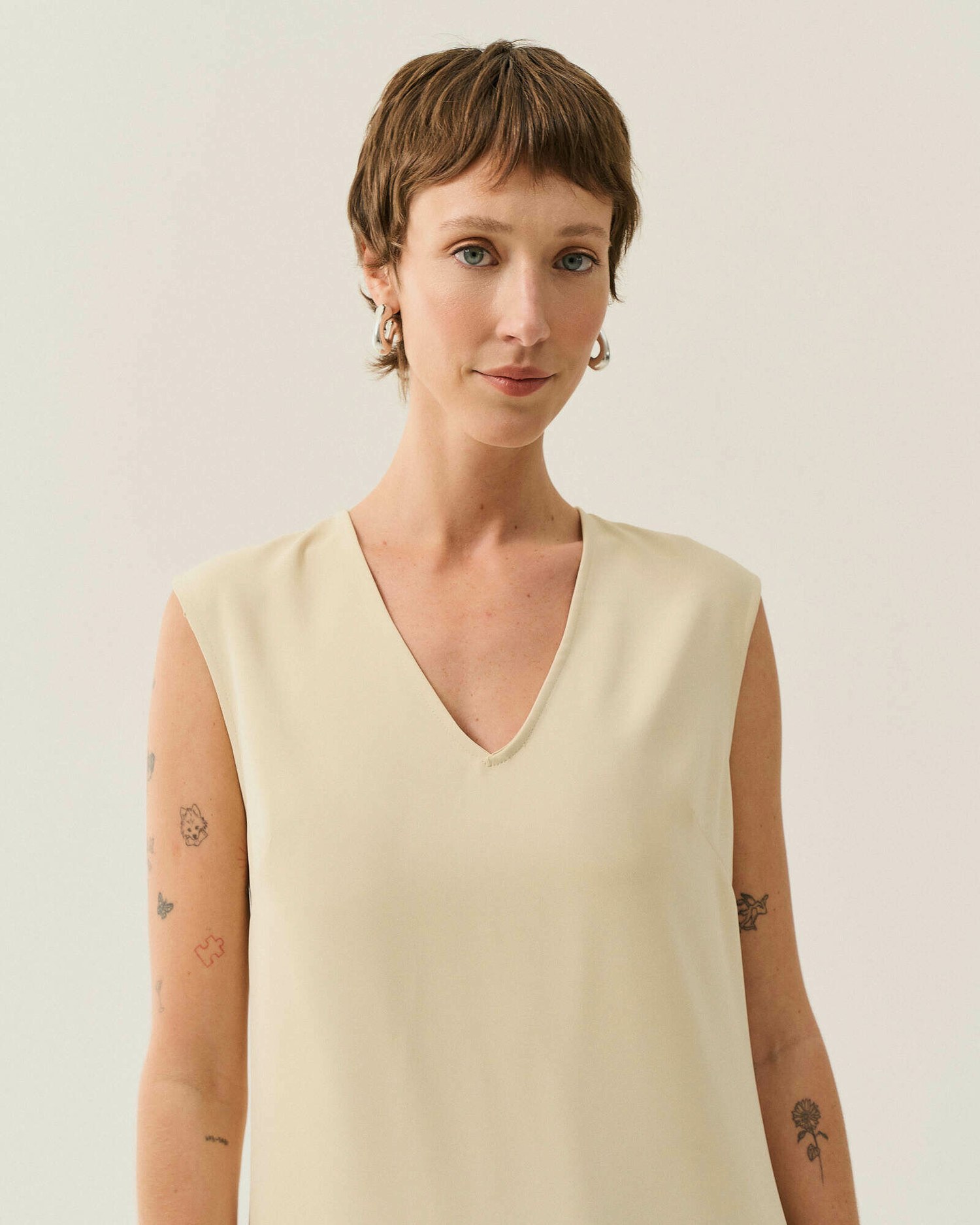 VESTIDO CURTO DETALHE PLISSADO (PROMO) — foto 9