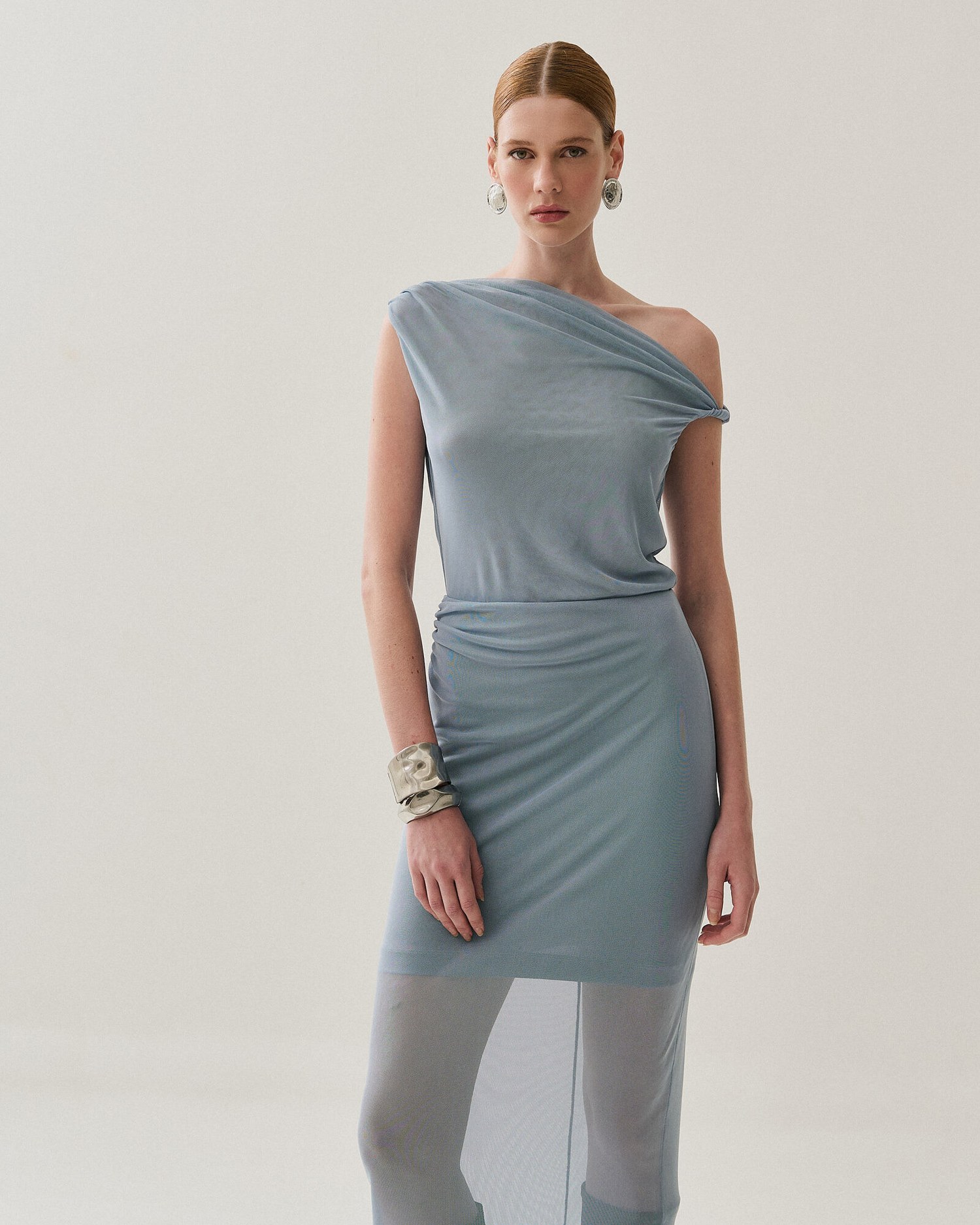 VESTIDO MIDI TORCAO OMBRO — foto 3