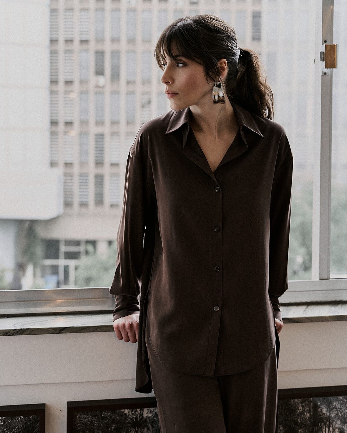 CAMISA ALONGADA COM AMARRACAO — foto 11