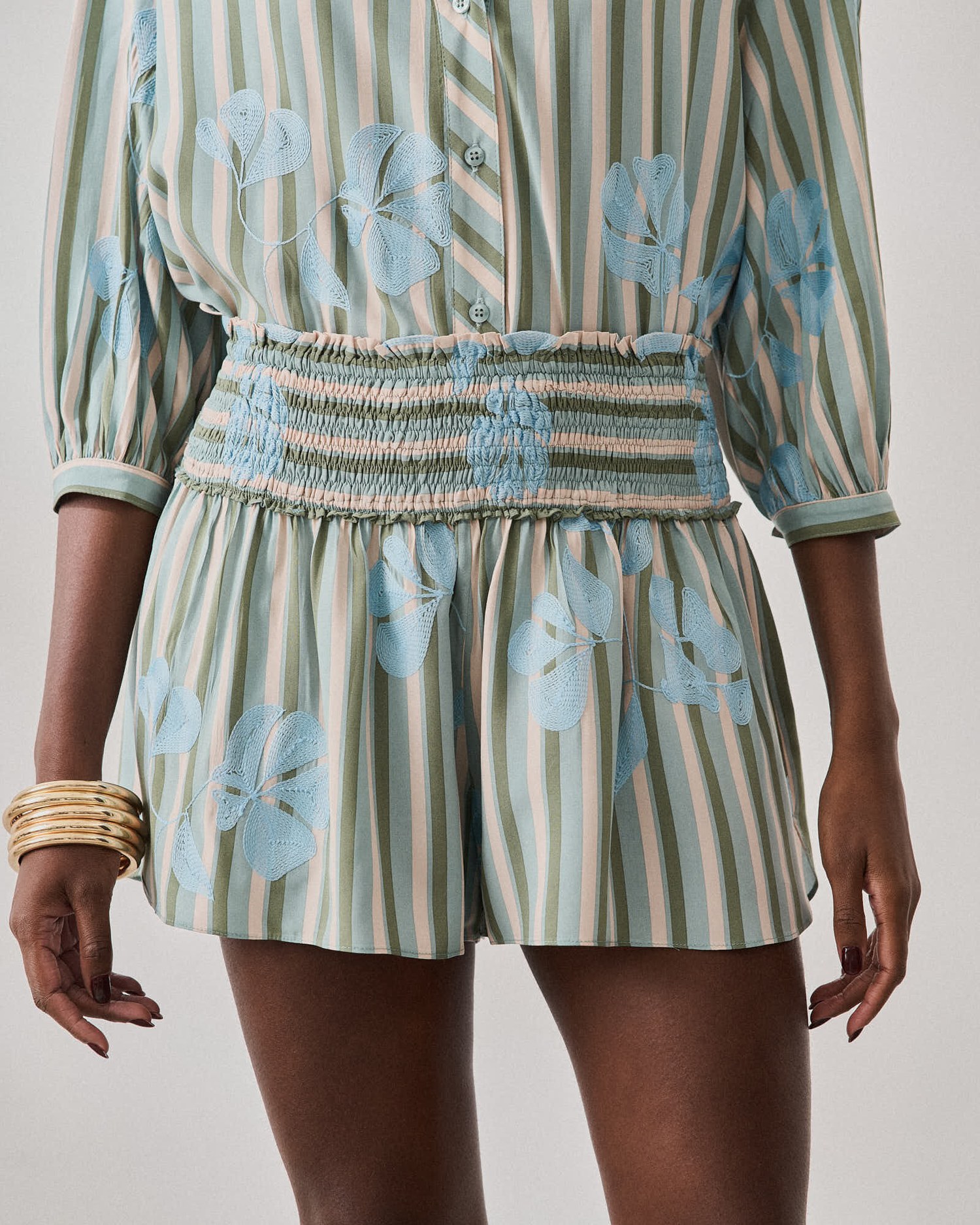 SHORTS CURTO COM LASTEX — foto 5