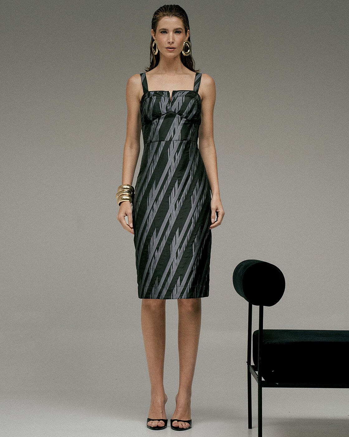 VESTIDO ESTRUTURADO CINZA NEVOA (PROMO) — foto 3