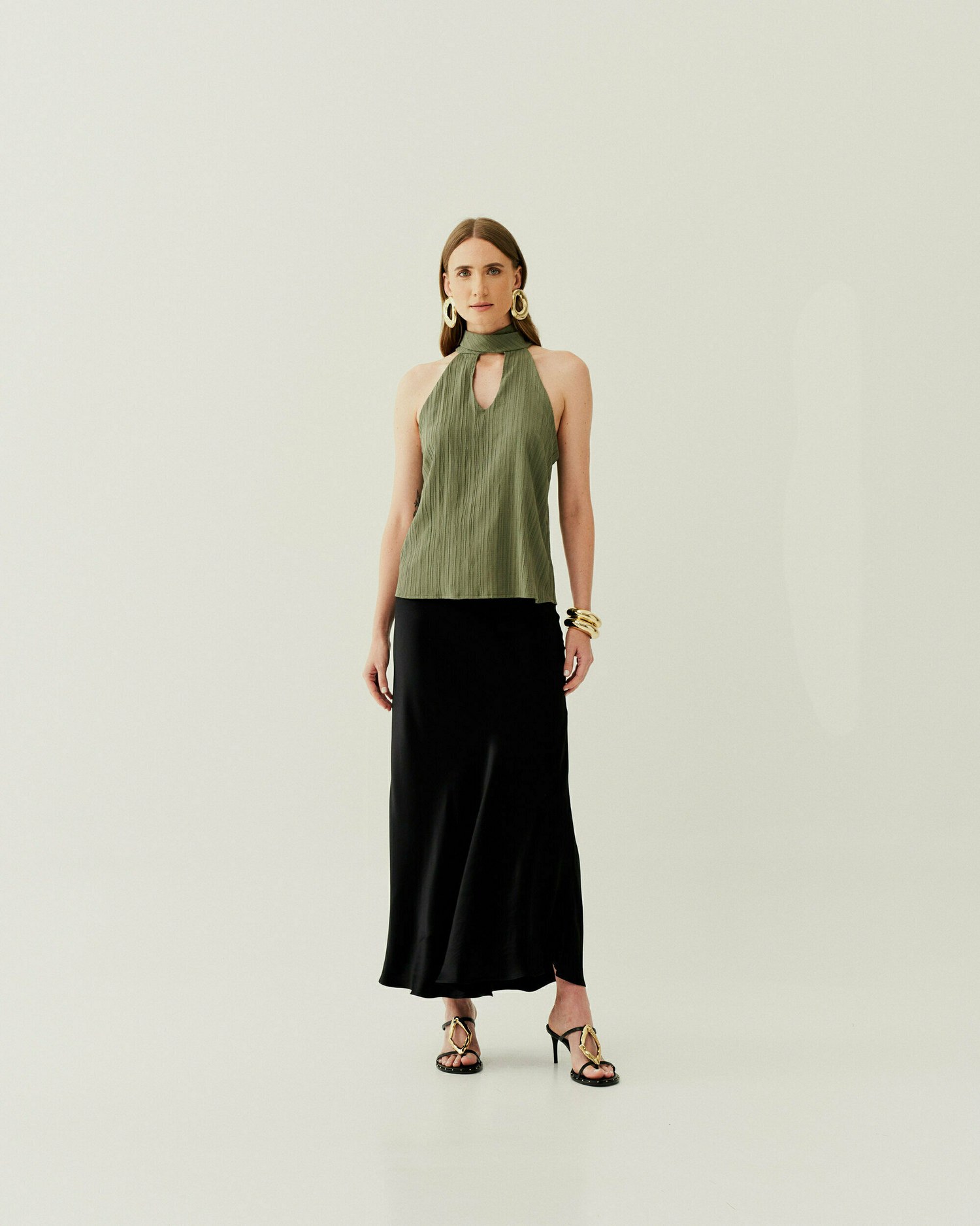 REGATA DECOTE HALTER TEXTURIZADA — foto 22