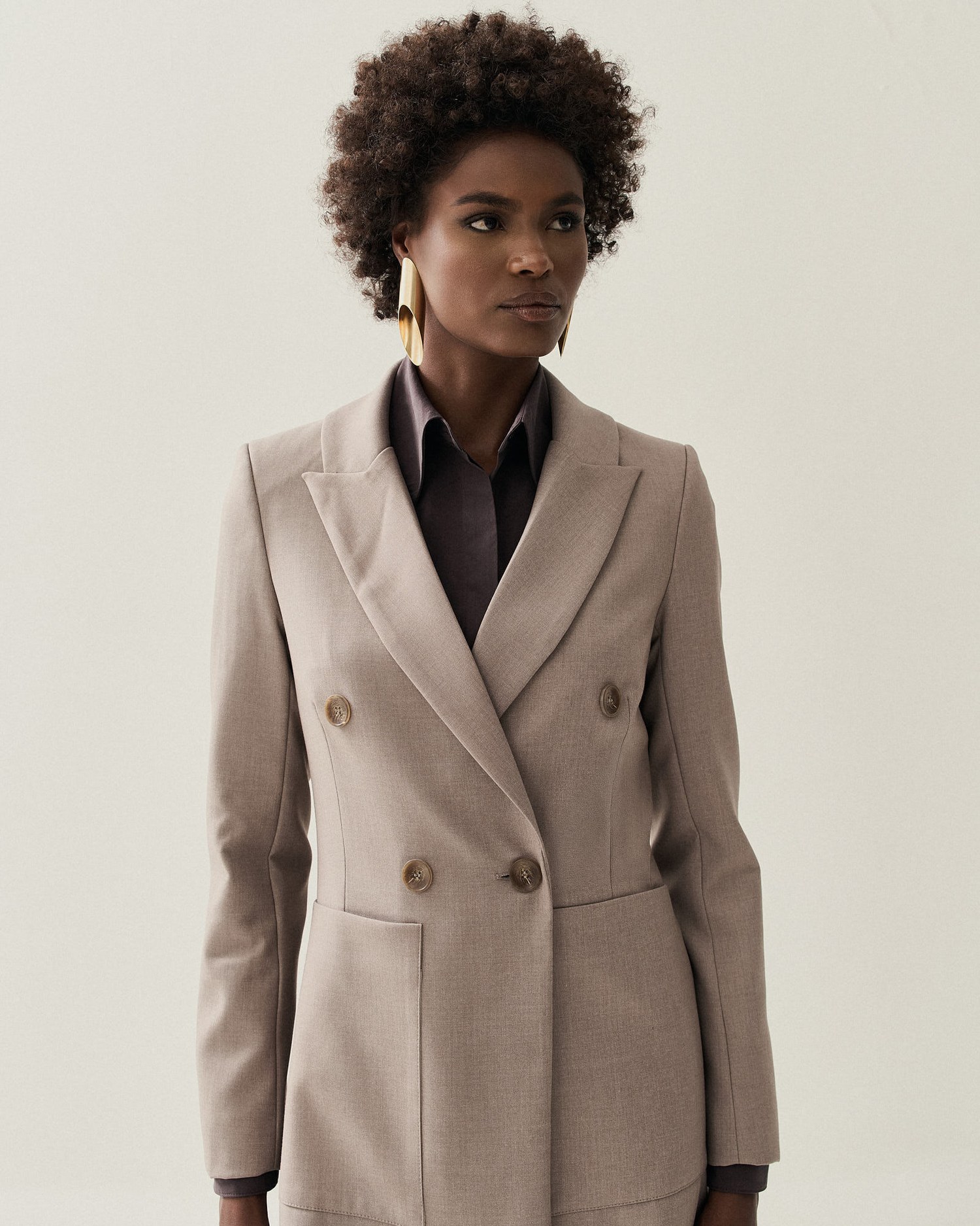 BLAZER ALONGADO BOLSO CHAPA — foto 12
