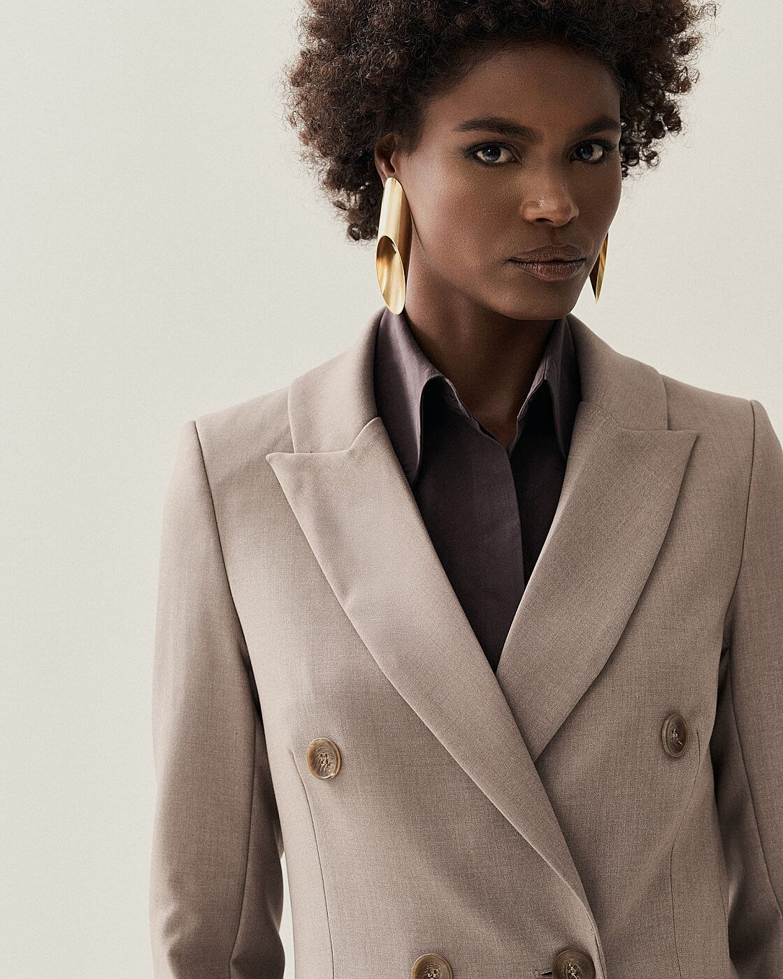 BLAZER ALONGADO BOLSO CHAPA — foto 6