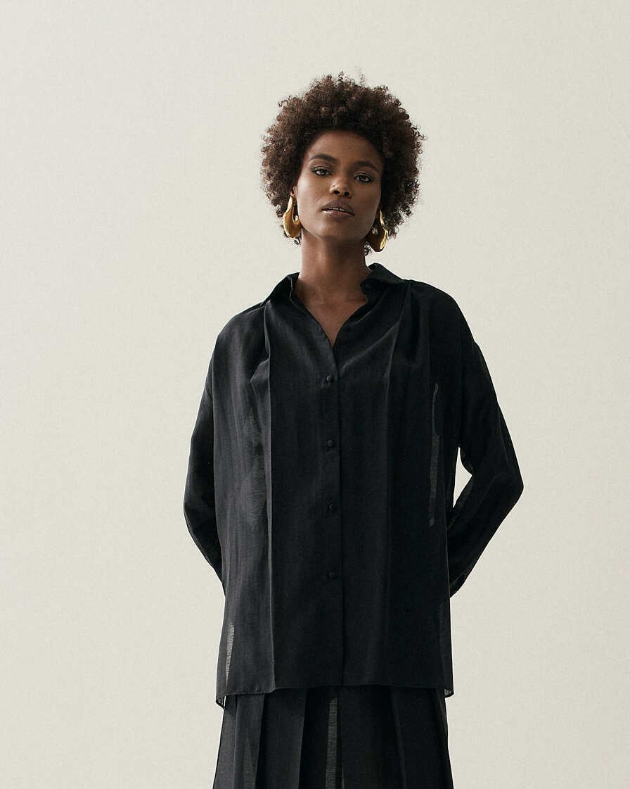 CAMISA ALONGADA TRANSPARENCIA COM PREGAS — foto 20