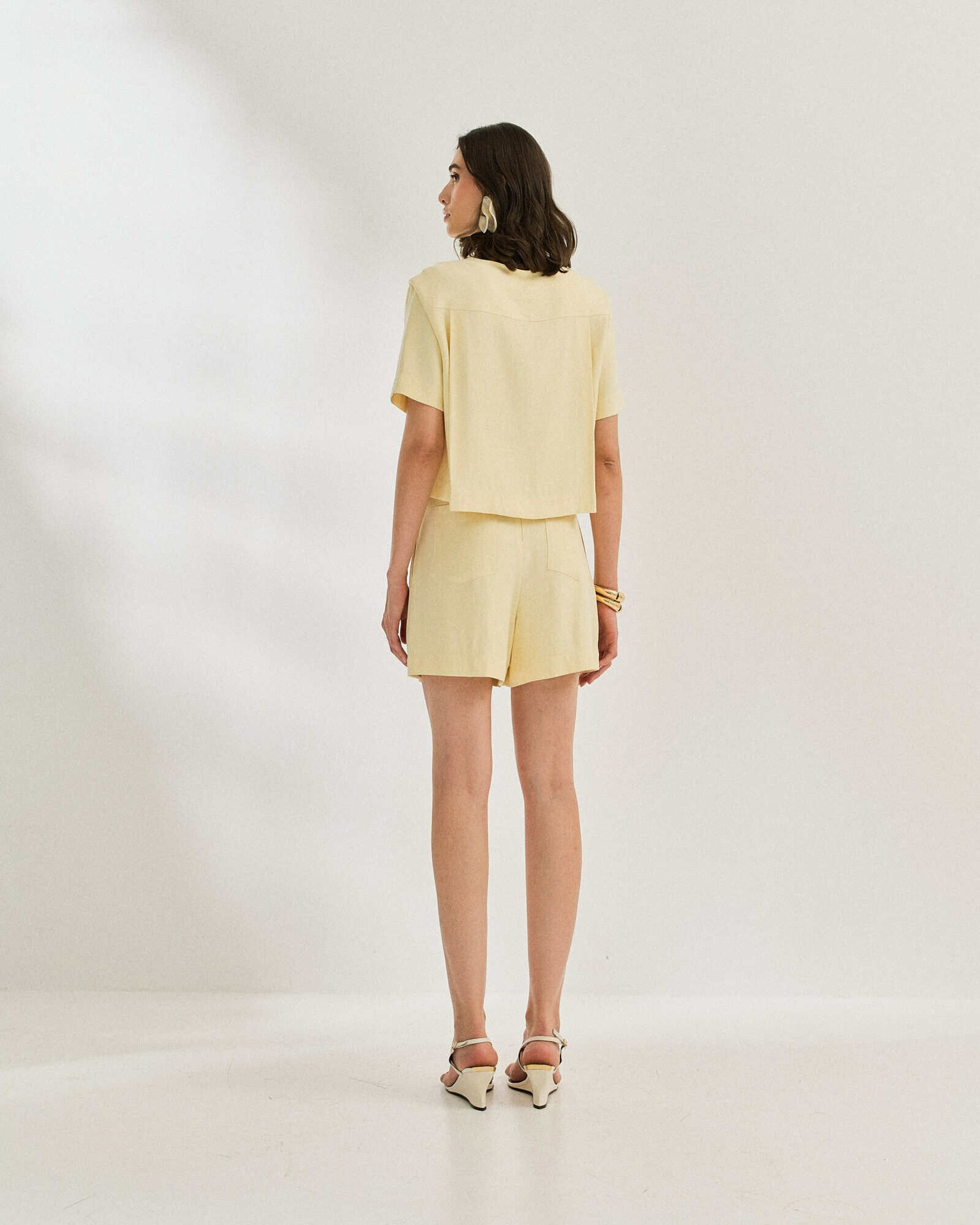 BLUSA ALFAIATARIA COM VISTA — foto 3