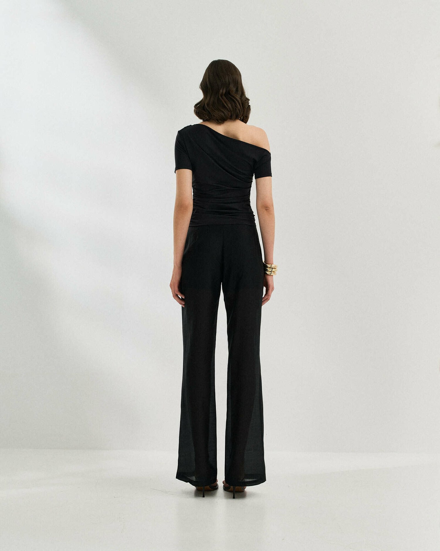 BLUSA OMBRO ASSIMETRICO — foto 15