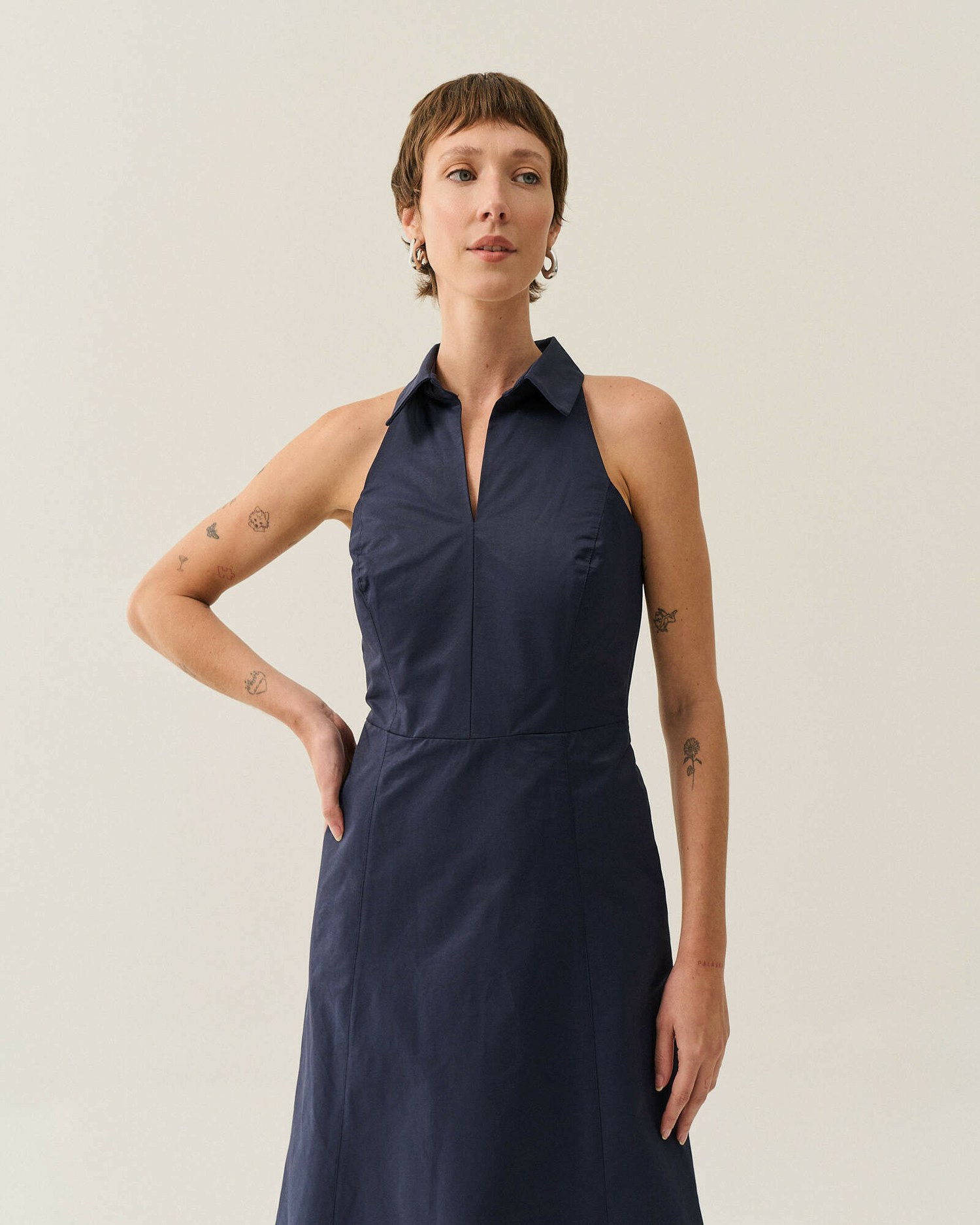 VESTIDO MIDI ALFAIATARIA ESTRUTURADO — foto 15