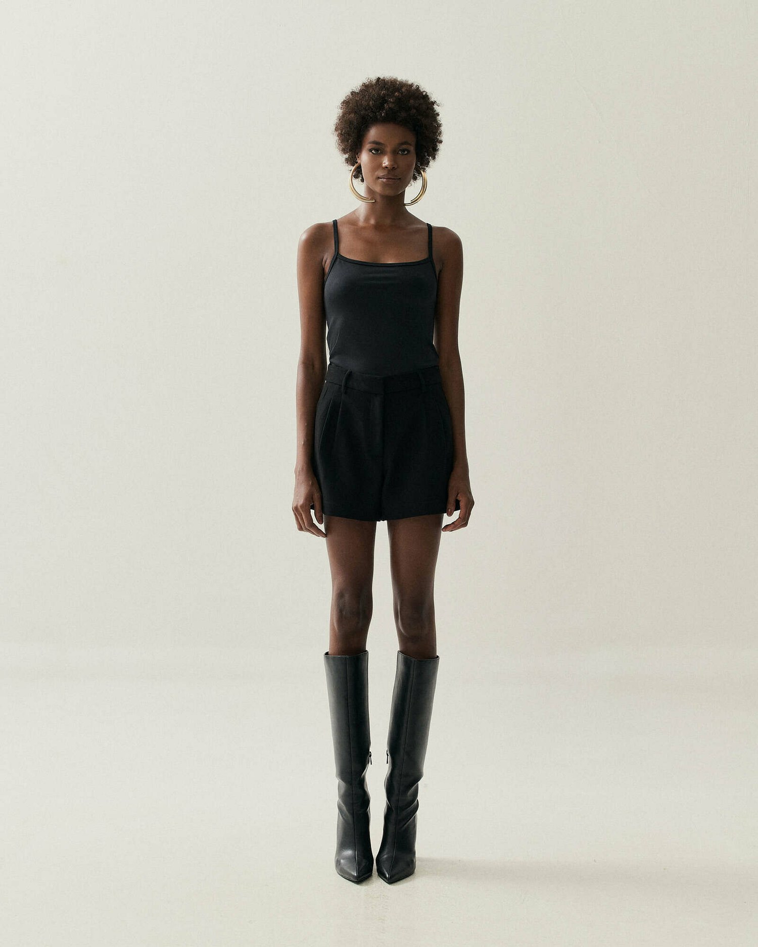 SHORTS ALFAIATARIA COM PREGAS — foto 13
