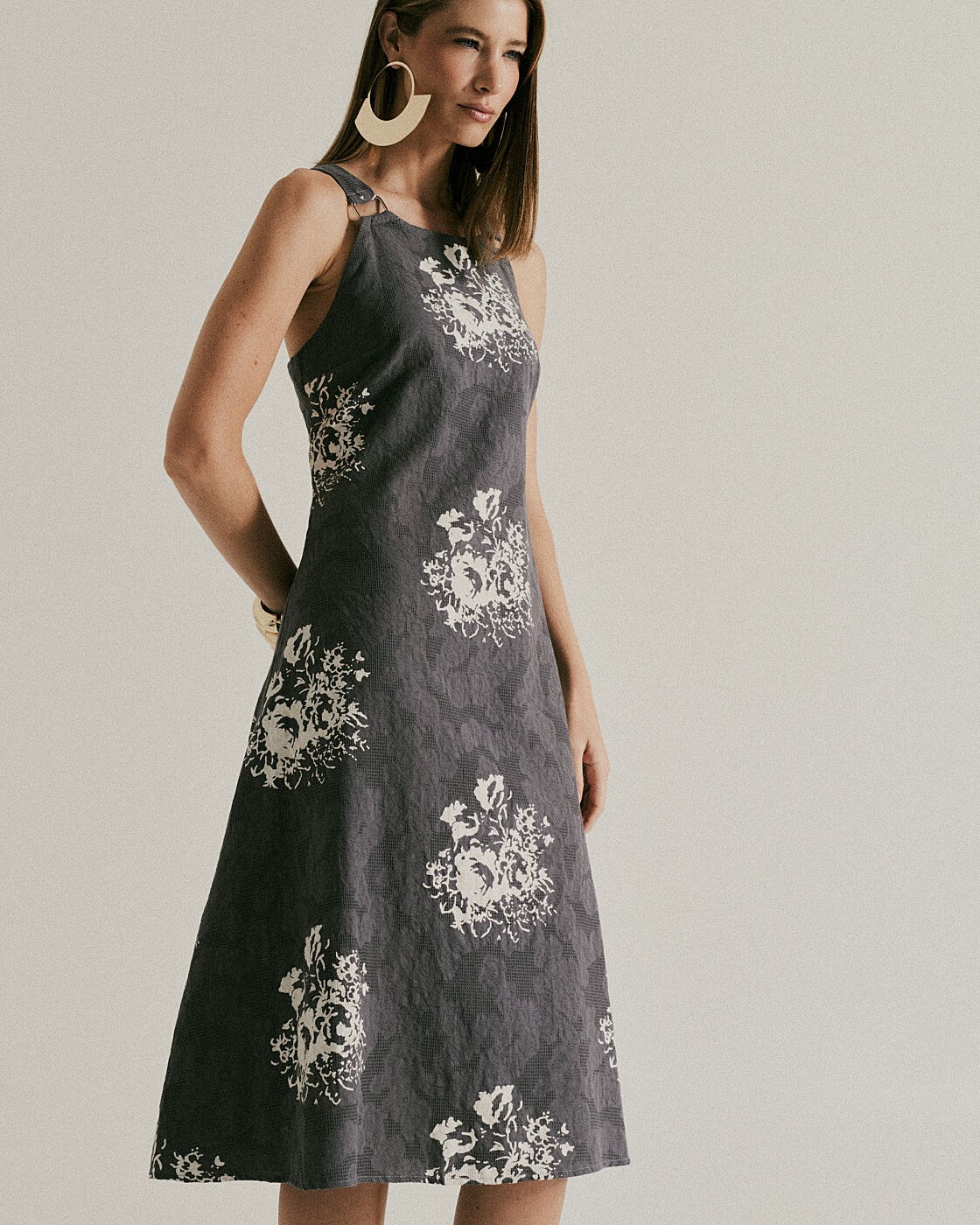 VESTIDO MIDI EVASE ALCA LARGA — foto 4