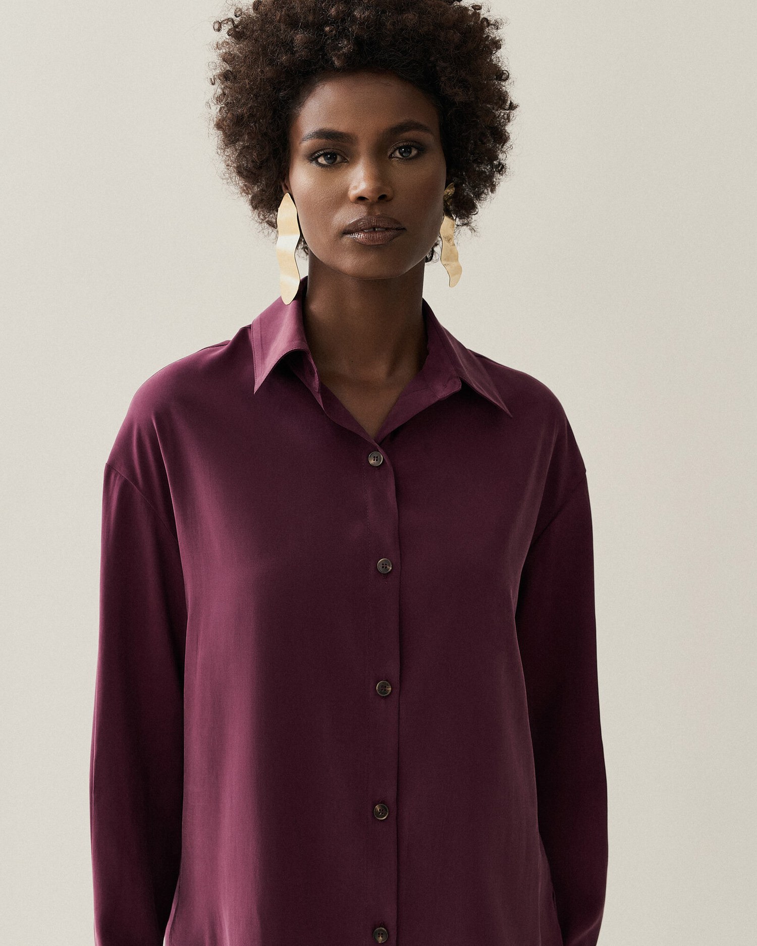 CAMISA ALONGADA COM AMARRACAO — foto 19