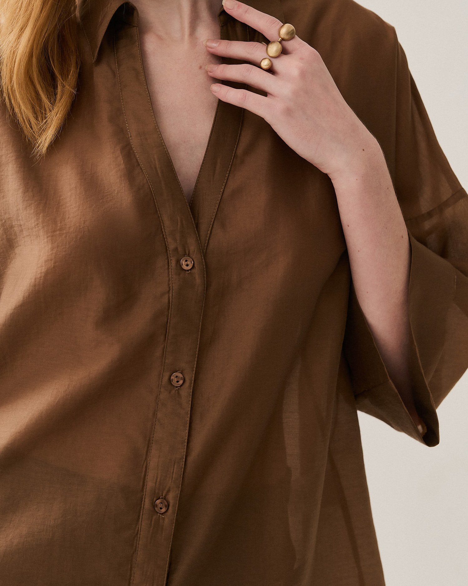 CAMISA ALONGADA PREGA NAS COSTAS — foto 22