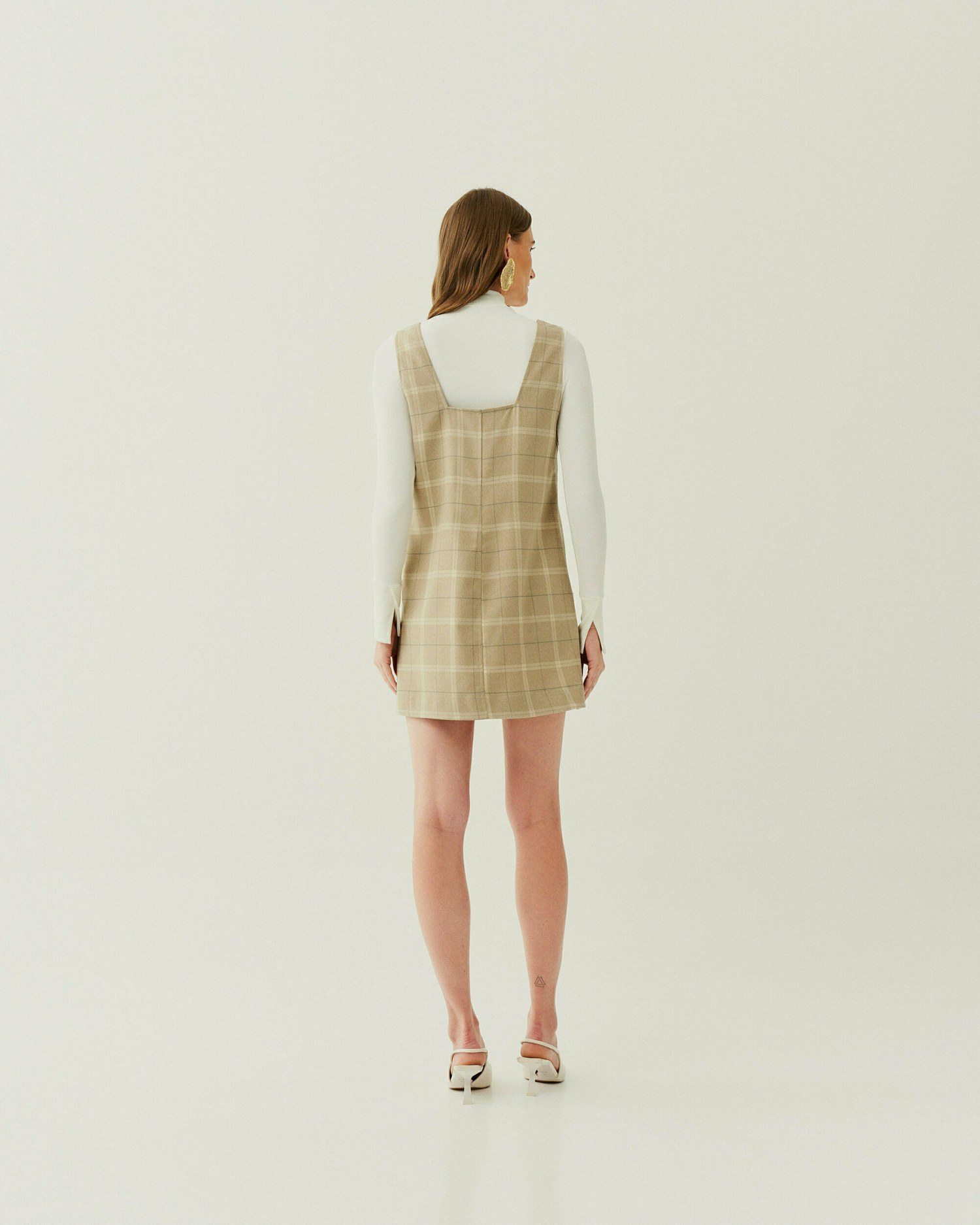 VESTIDO CURTO XADREZ COM BOLSOS — foto 5