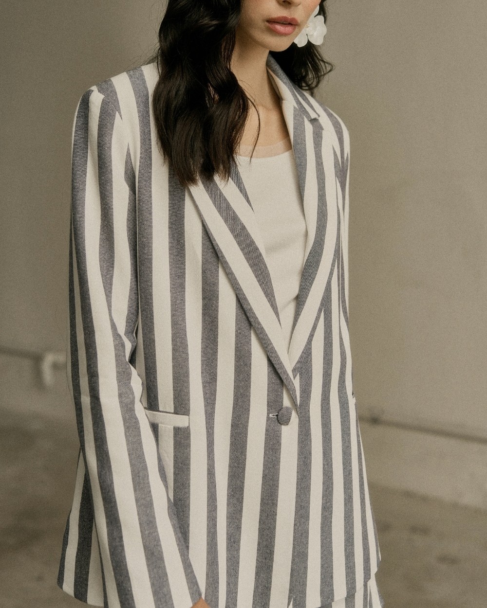 BLAZER LISTRAS ALONGADO — foto 5