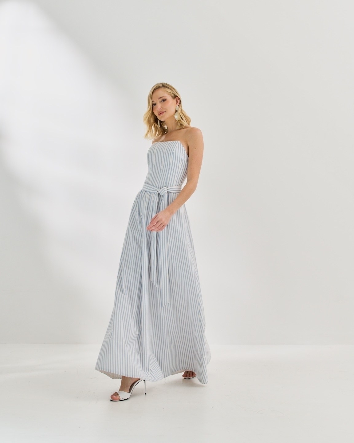 VESTIDO OMBROS LIVRES LISTRADO — foto 10
