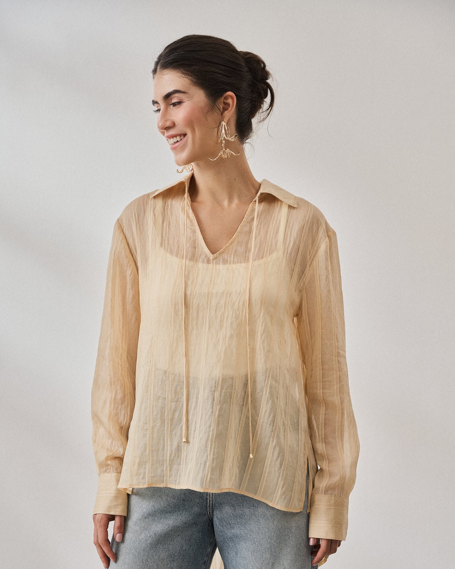 BLUSA TRANSPARENTE LISTRADA COM AMARRACAO — foto 5